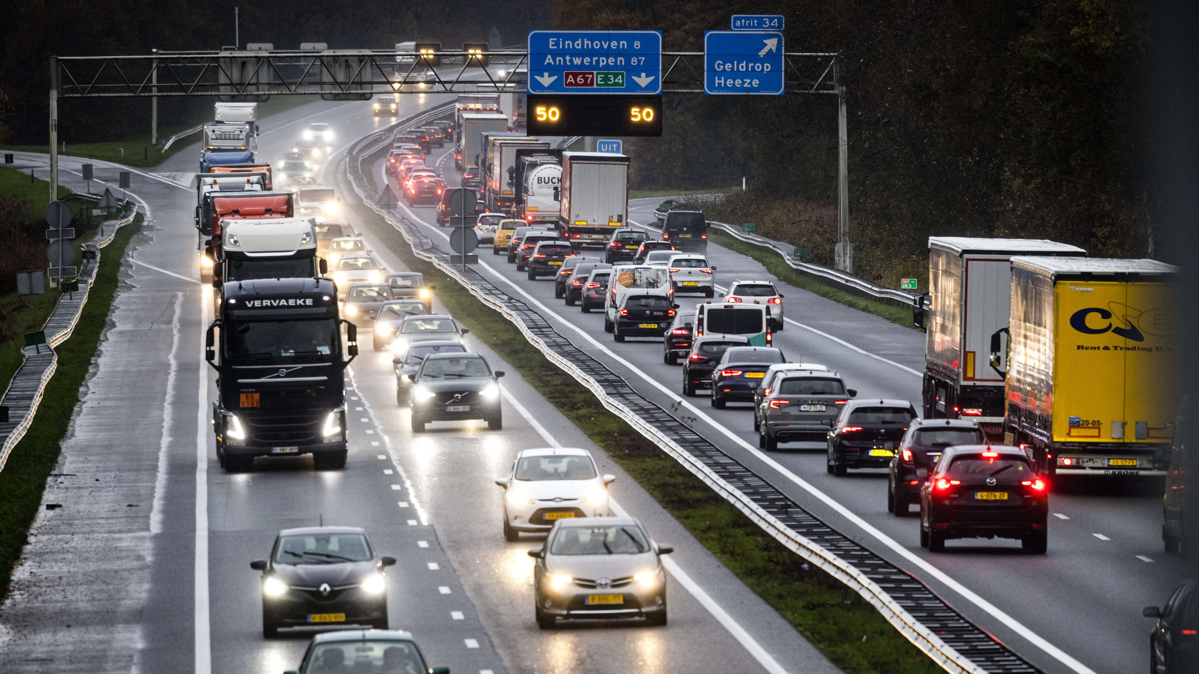 Gestegen benzineprijzen, 'maar de baas betaalt amper mee'