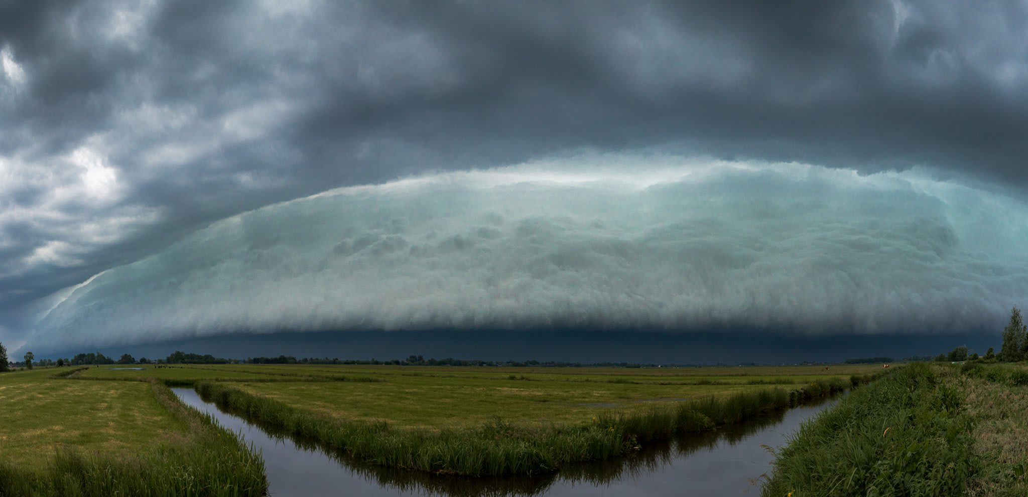 Bijzondere wolk gespot, hoe ontstaat een shelfcloud?