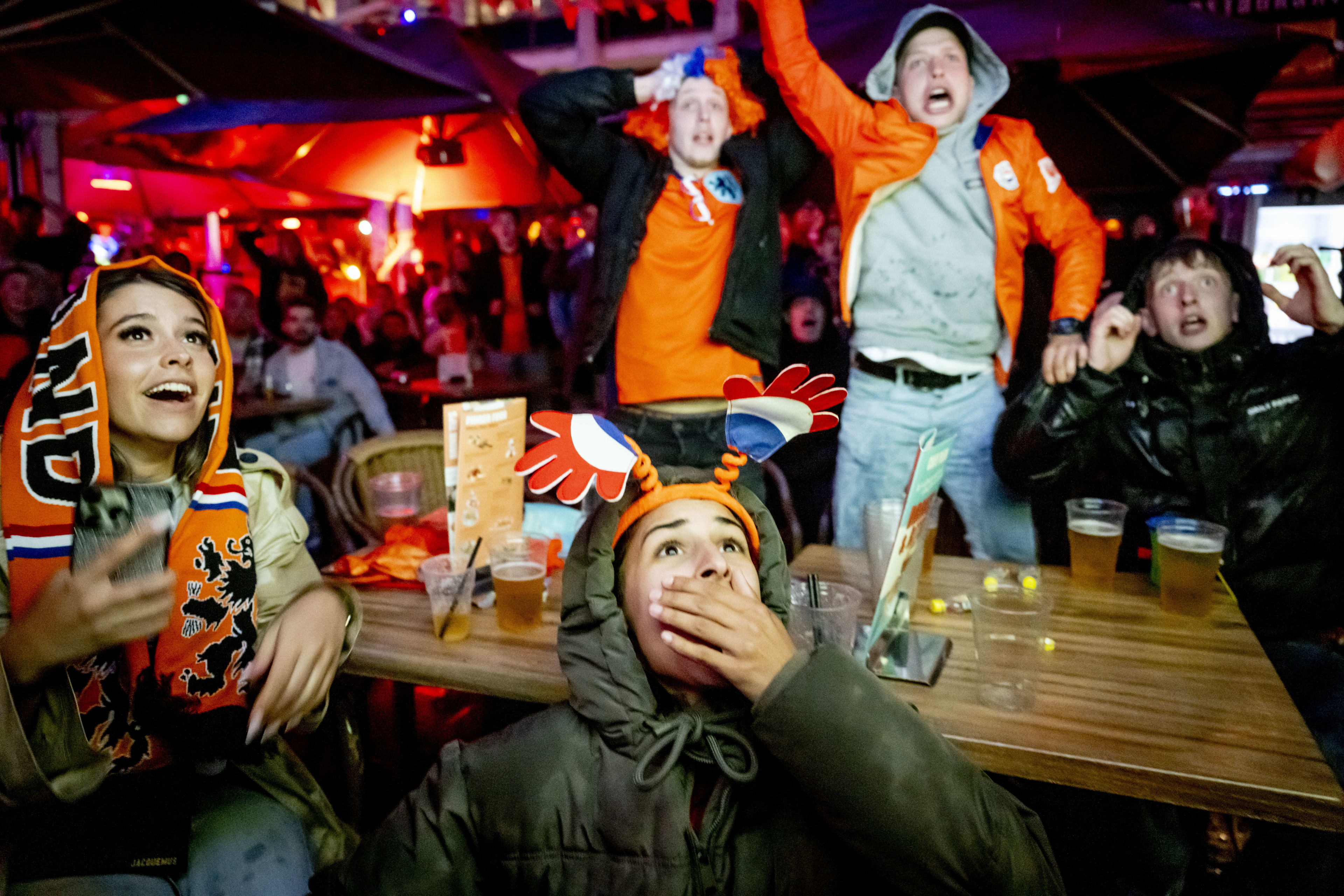 Oranje verslaat Turkije en bereikt halve finale EK