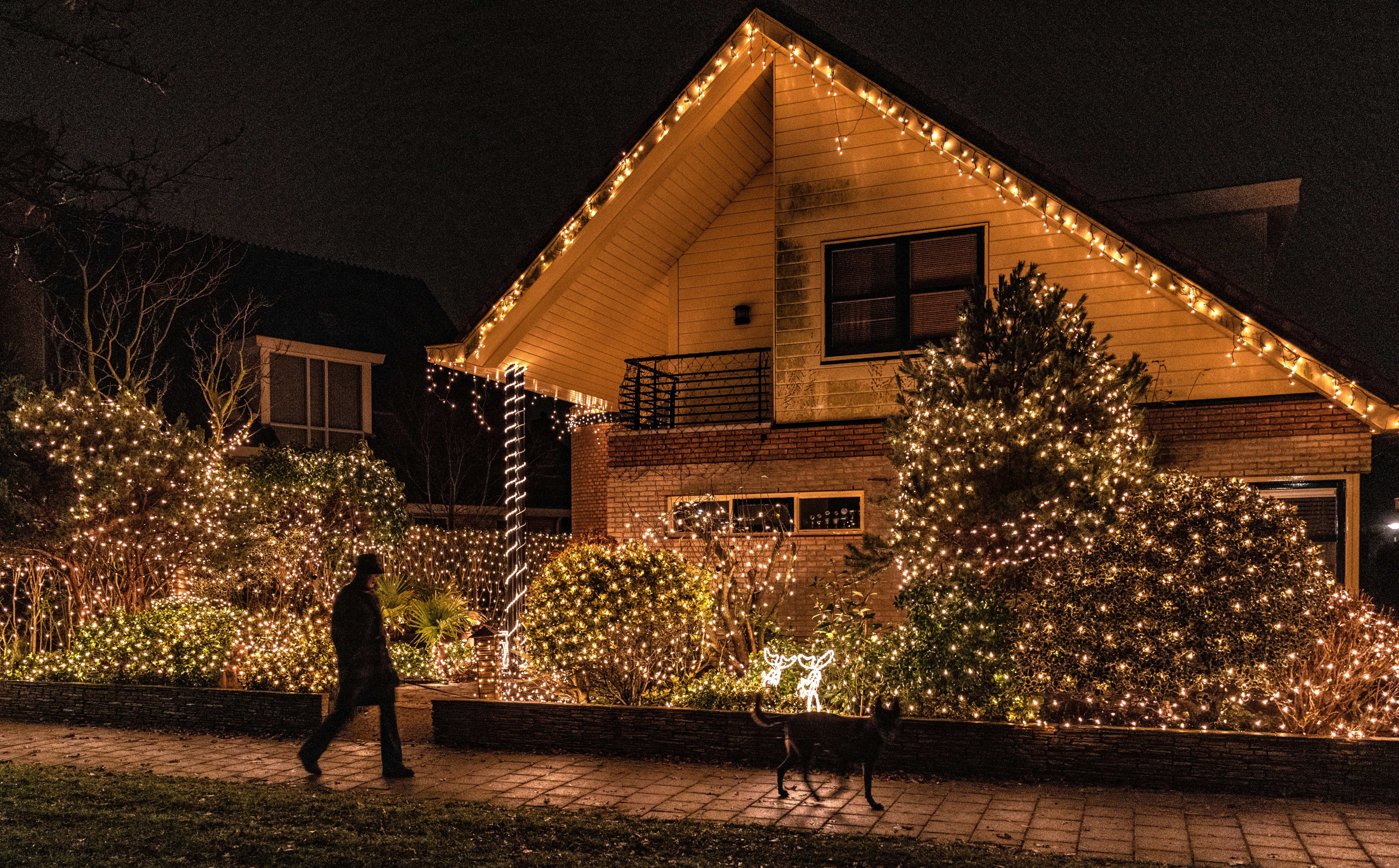 Kerstlampjes hele maand laten branden: dit kost het