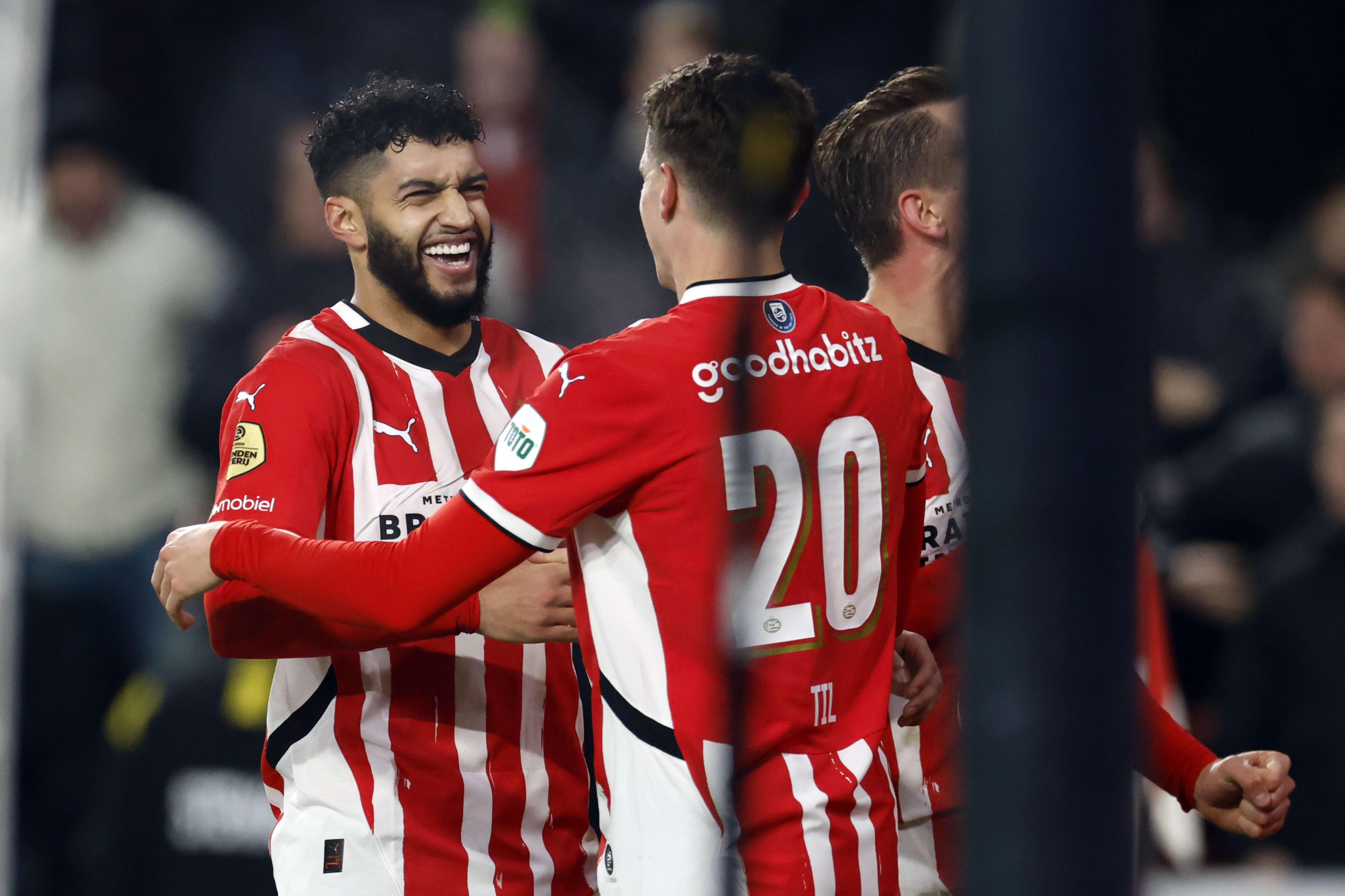 PSV schakelt bekerhouder Feyenoord uit in kwartfinale (2-0)