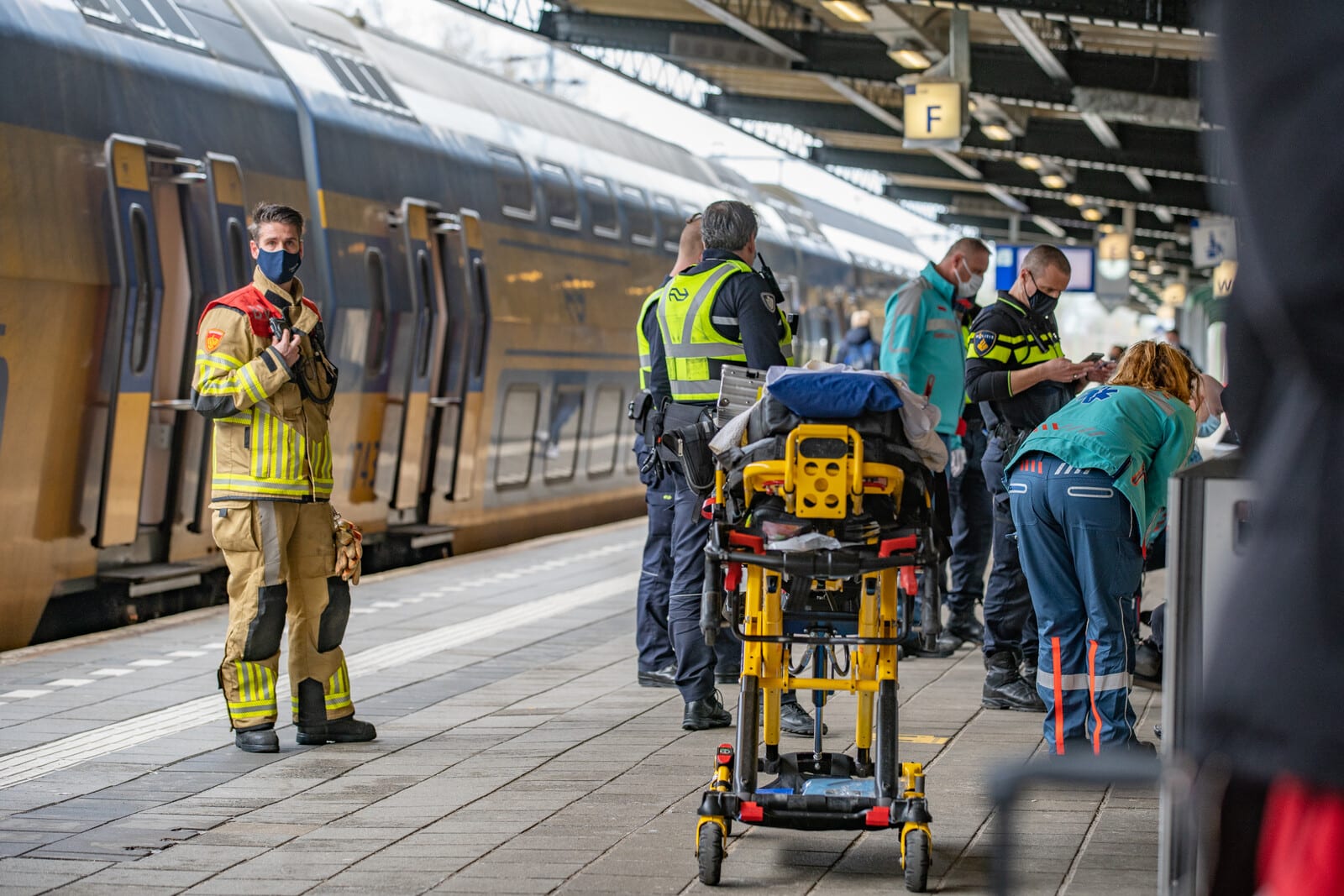 Grote paniek op station Deventer om treinreizigers die 'onwel' waren