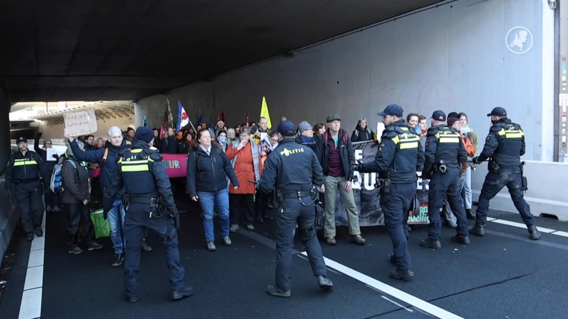 Ruim 700 aanhoudingen bij XR-demonstratie Den Haag