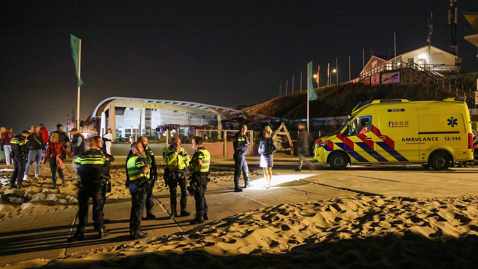 Tiener aangehouden voor bloedige steekpartij op strand Bloemendaal