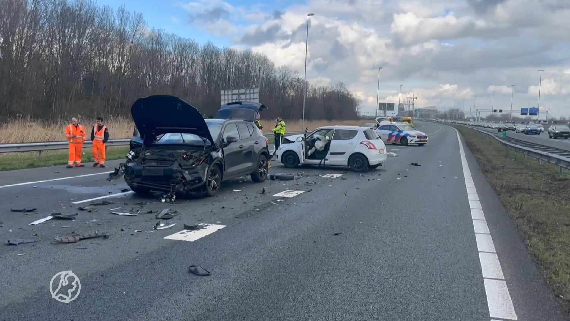 Flinke schade en meerdere gewonden bij ongeval A4 Zoeterwoude