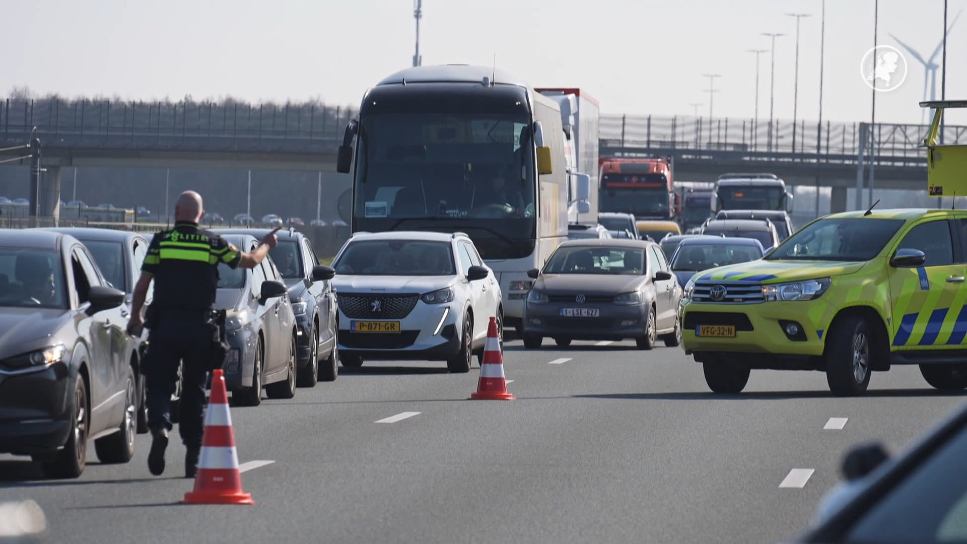 Ongeluk op A16: automobilisten negeren massaal rode kruizen