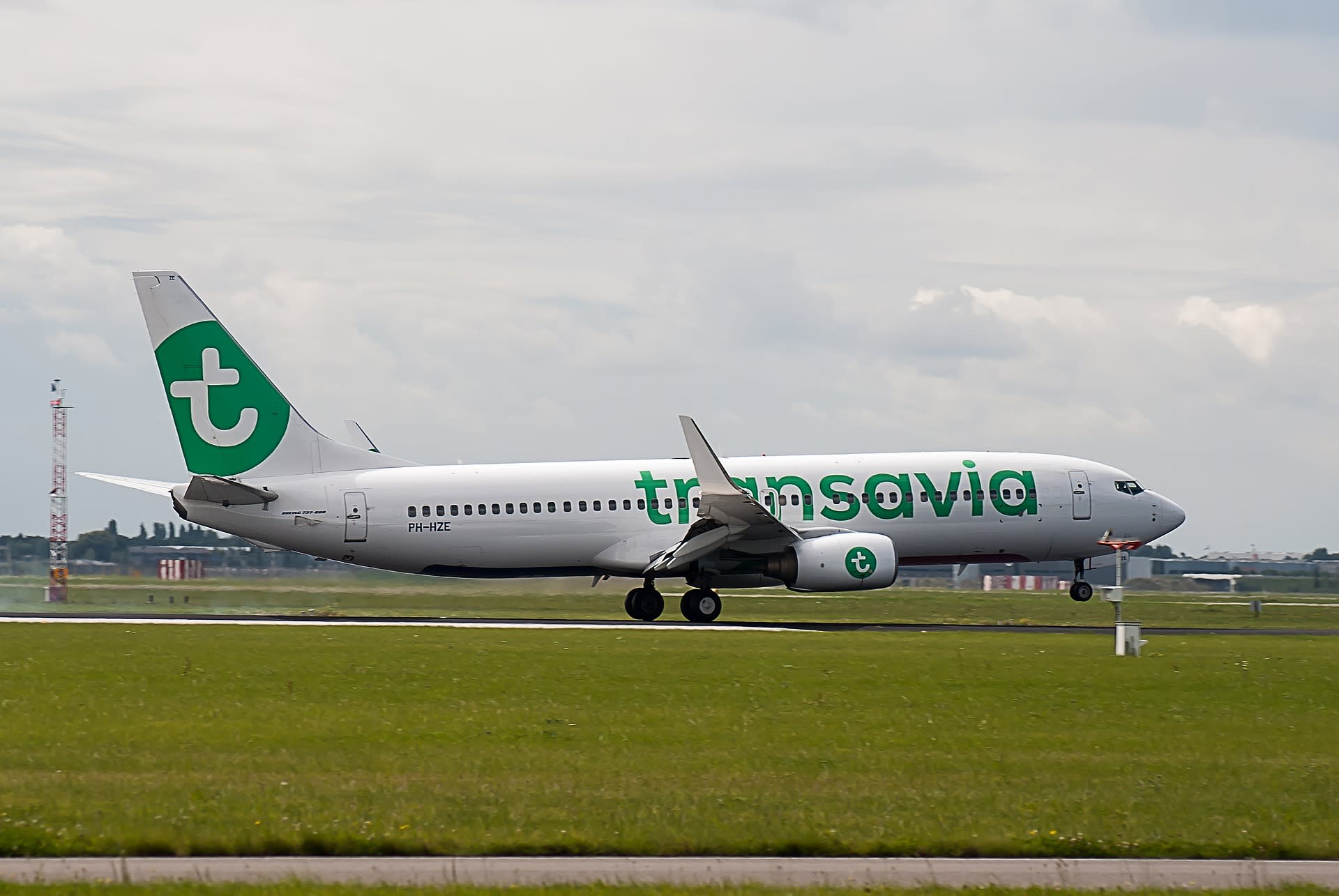 Inzetten stagiairs als volwaardige werknemers komt Transavia duur te staan