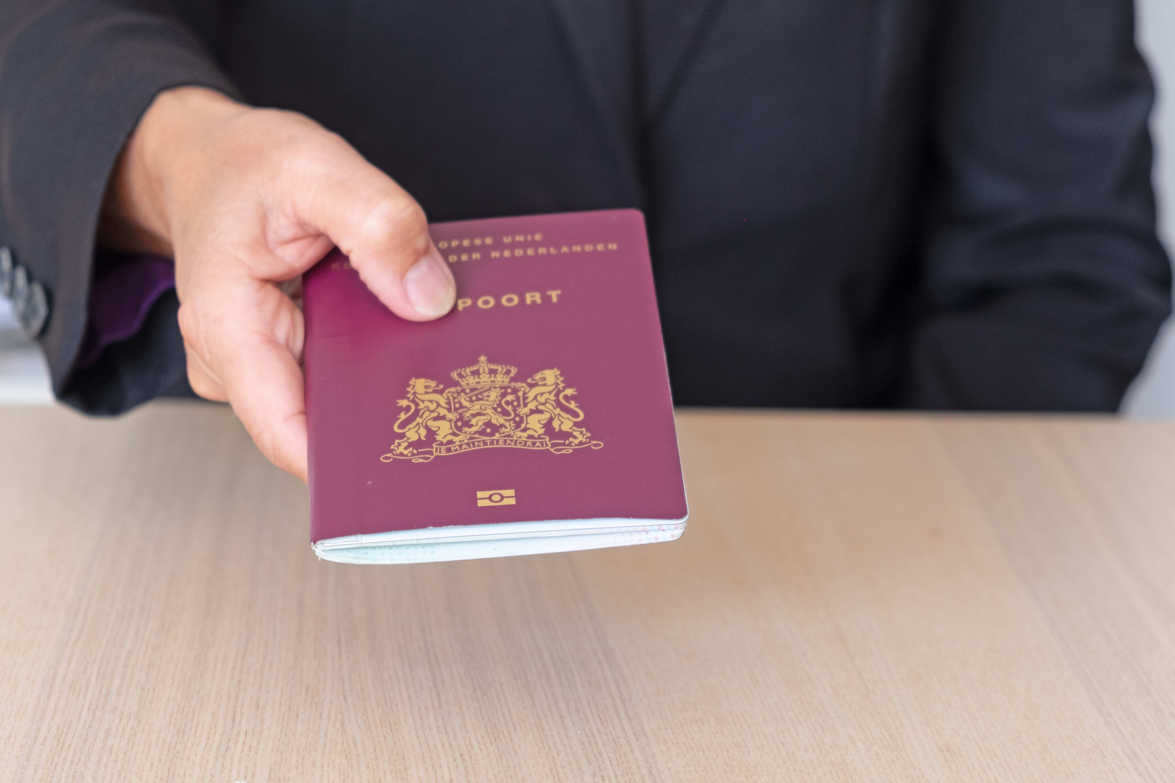 Steeds meer valse paspoorten en rijbewijzen, recordaantal onderschept