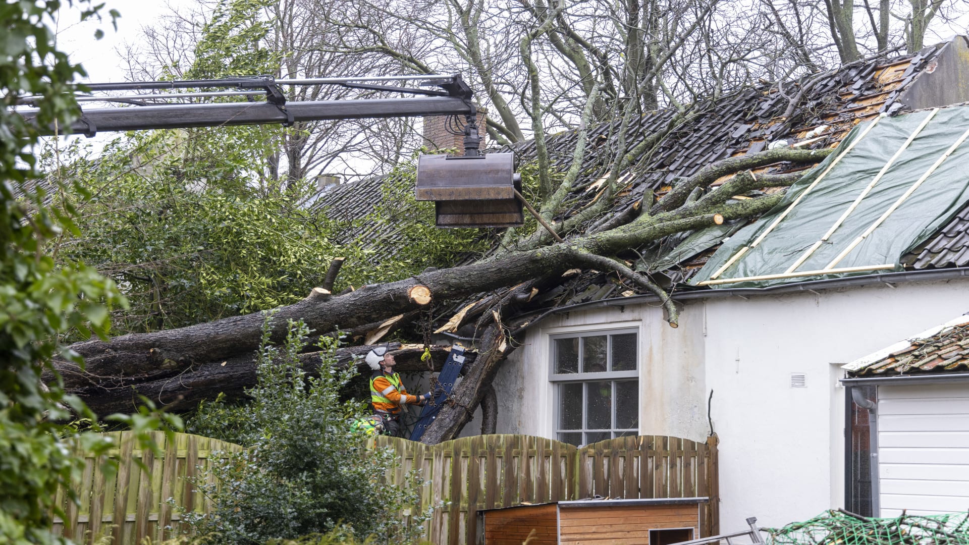 Recordbedrag aan schade door extreem weer: zo voorkom je het