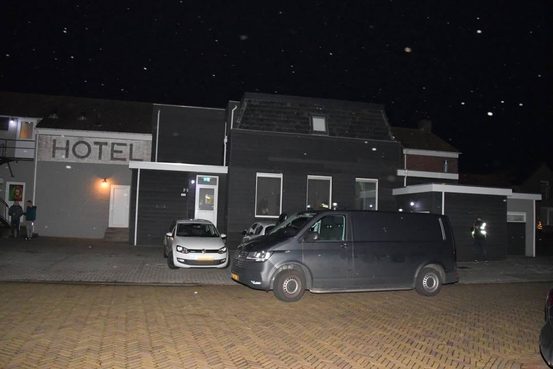 Aanhouding na vondst dode in arbeidsmigrantenhotel Wolphaartsdijk