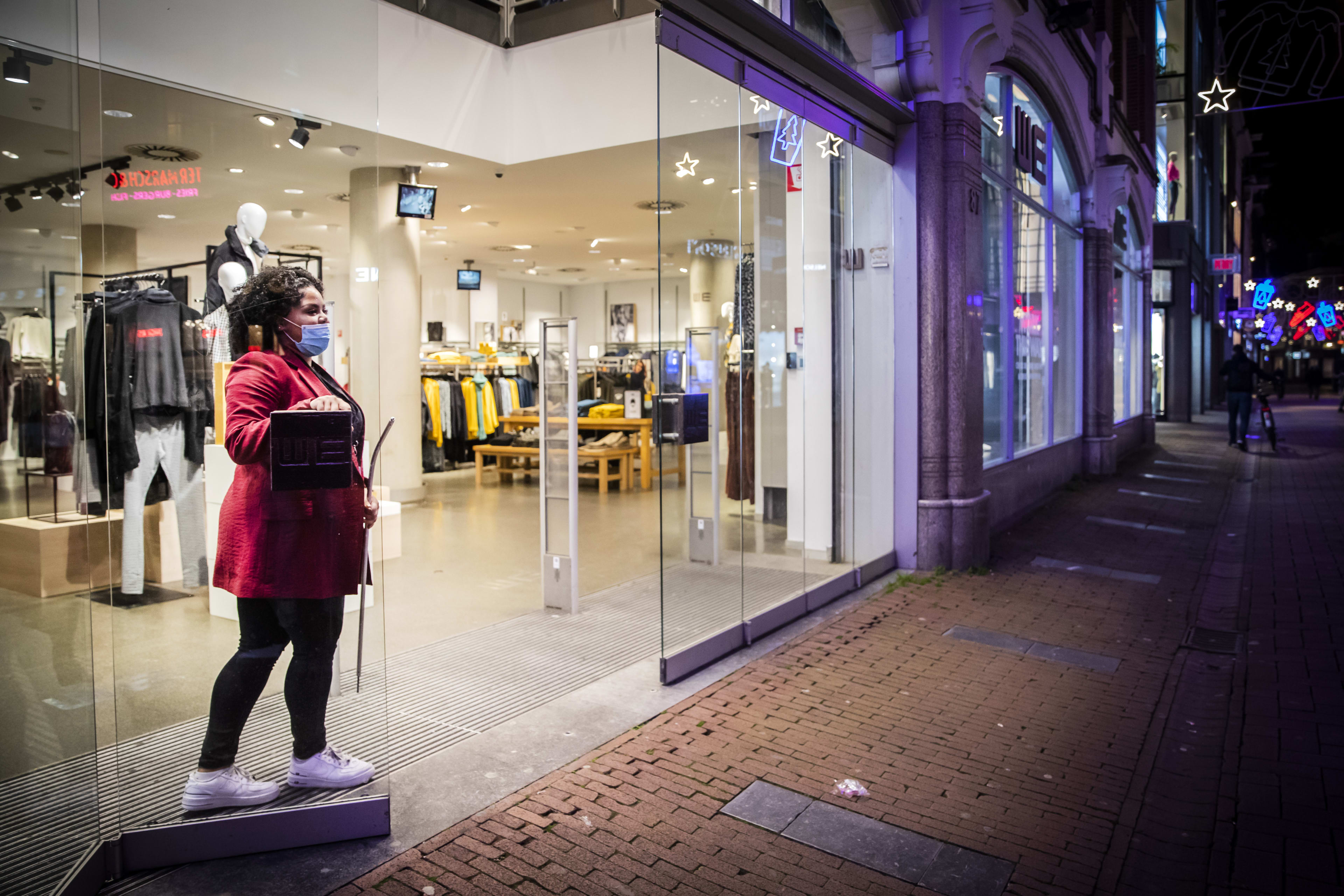 Driekwart Nederlanders vindt sluiten van niet-noodzakelijke winkels een goed idee