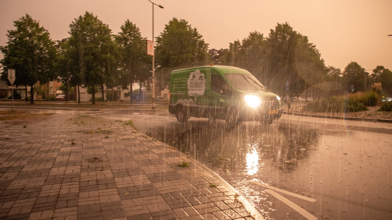 KNMI waarschuwt voor onweersbuien met hagel in zuiden van het land