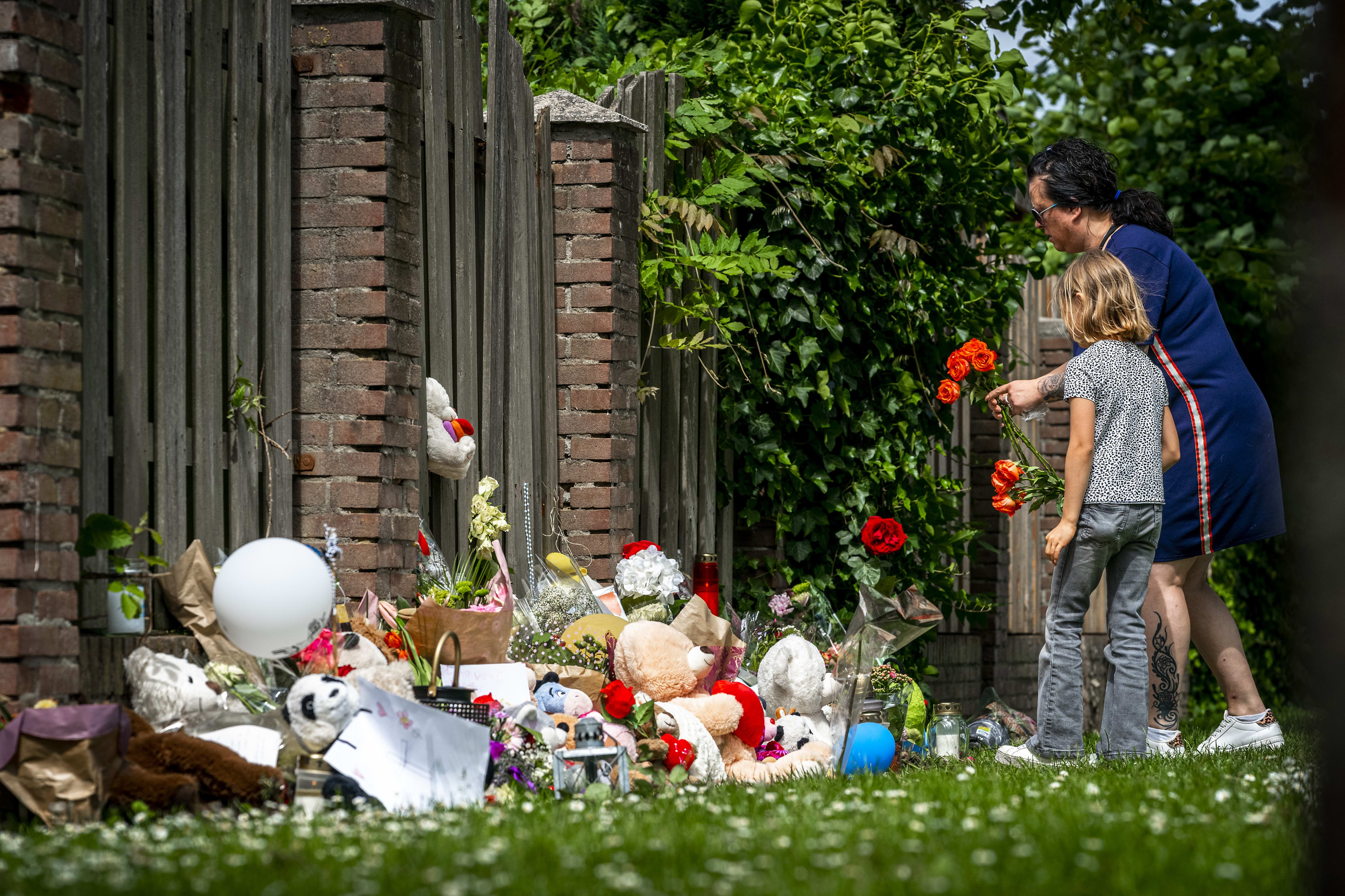 Gino (9) in besloten kring begraven in Maastricht