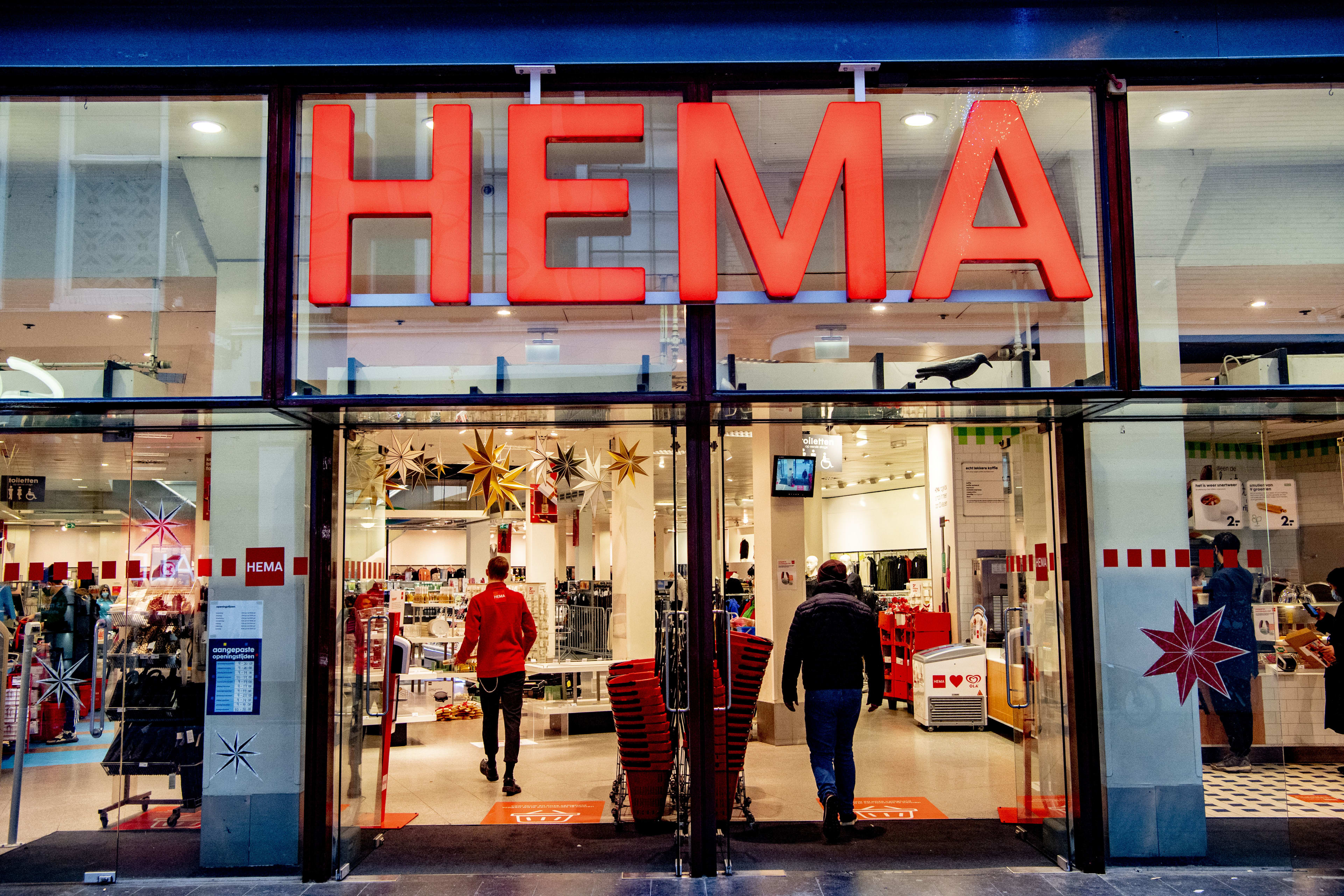 Chaos in de winkelstraat compleet: HEMA blijft open, maar mag niet alles verkopen