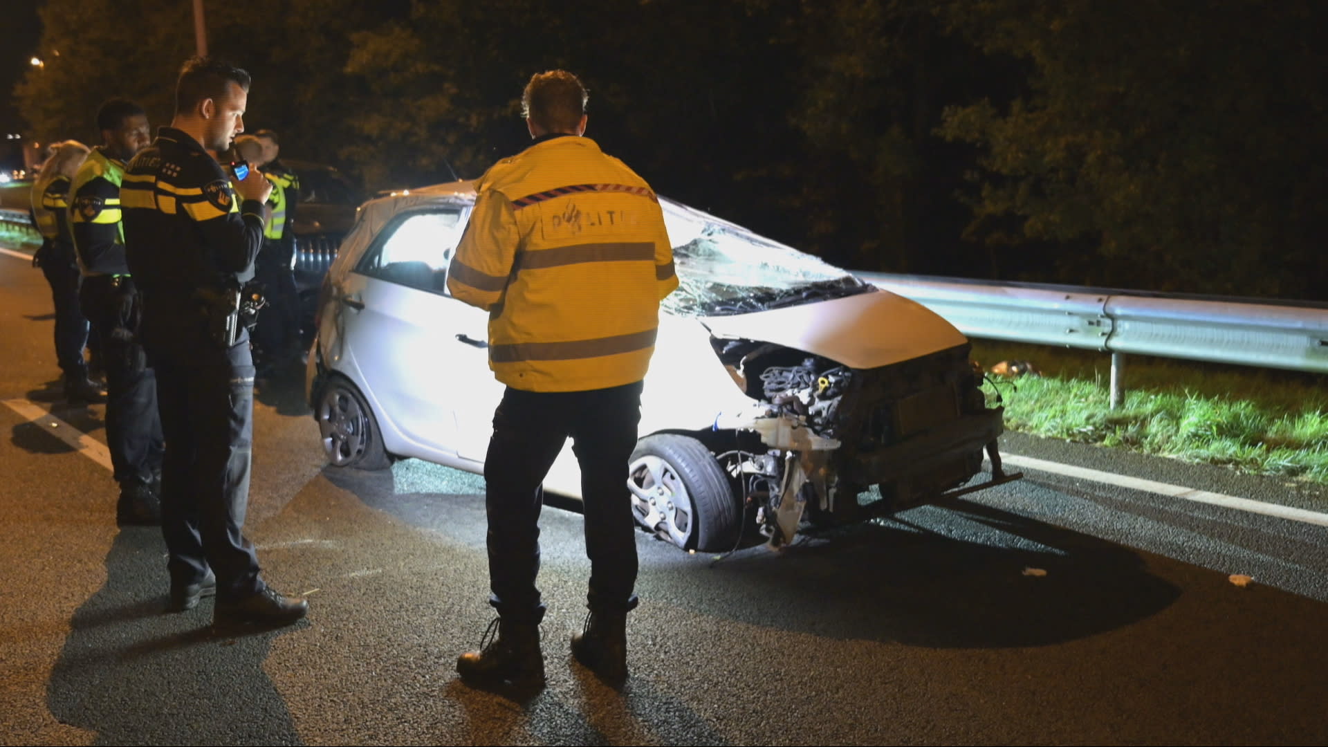 Auto slaat over de kop op A58: meerdere gewonden naar ziekenhuis