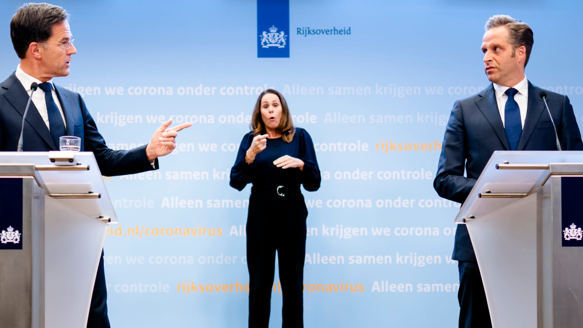 Premier Rutte en minister De Jonge geven coronapersconferentie over feestdagen