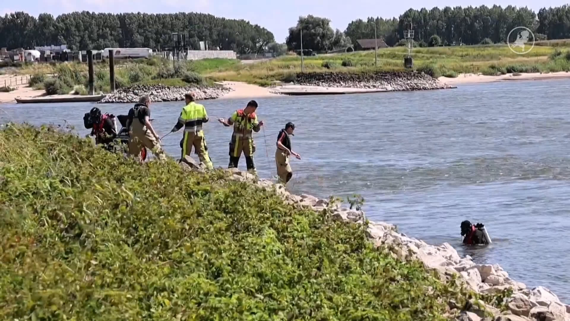 Lichaam van verdronken man in Waal gevonden, blijkt 21-jarige te zijn