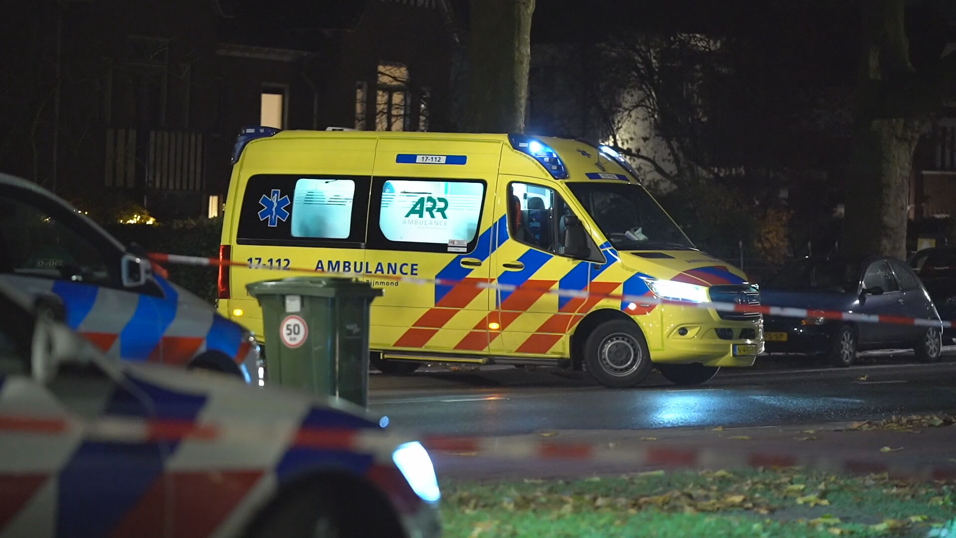 Agent wordt neergestoken in Rotterdam, politie schiet verdachte (19) neer
