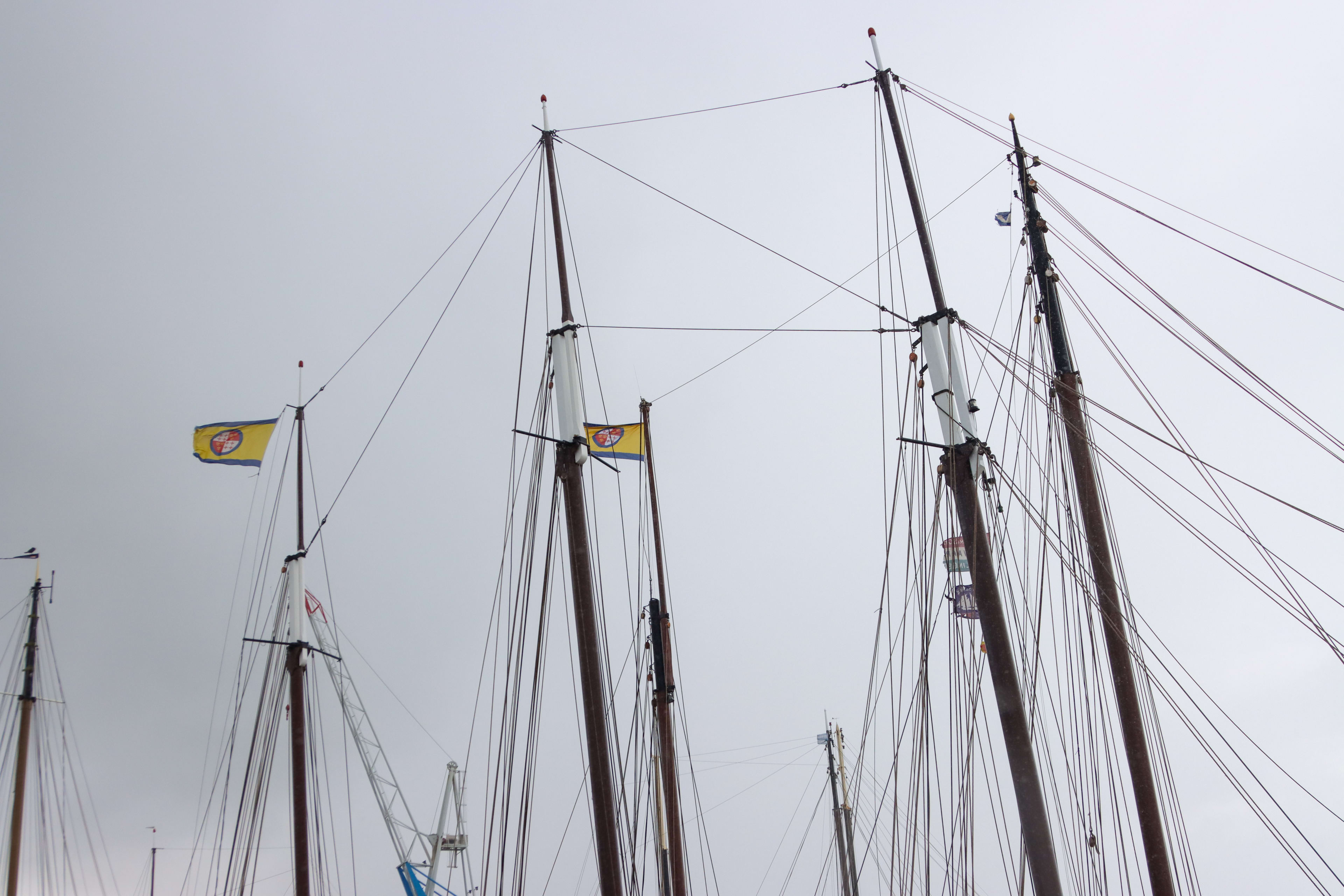 Mast breekt af van historisch zeilschip met twintig kinderen aan boord