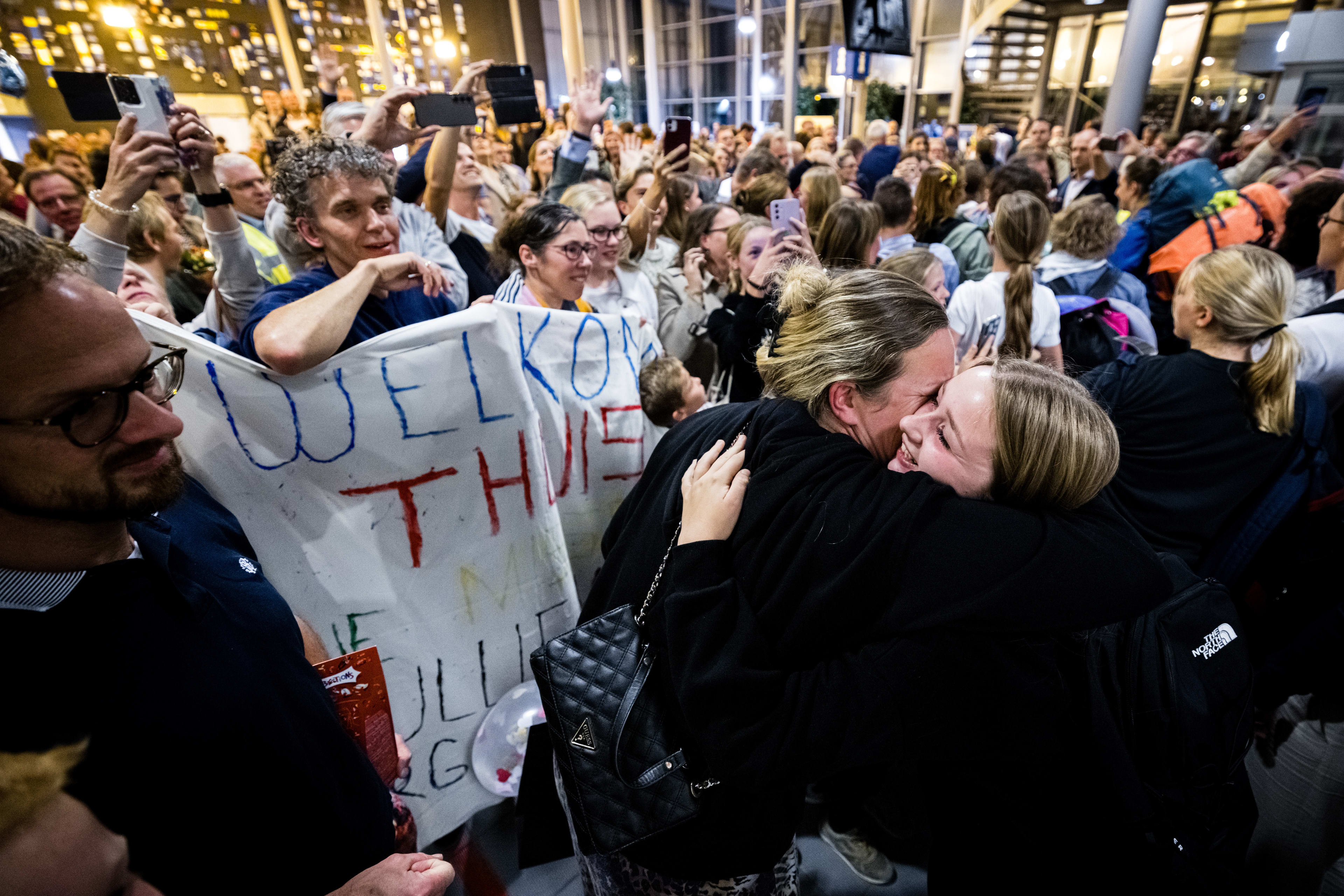 Nederland blijft repatriëringsvluchten Israël uitvoeren 'zolang als nodig'