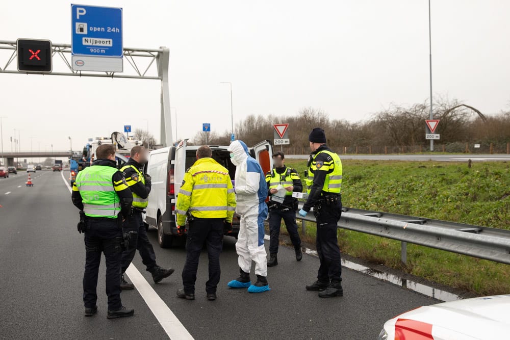 Politie weet al schietend ontvoerde jongen (15) te bevrijden uit busje