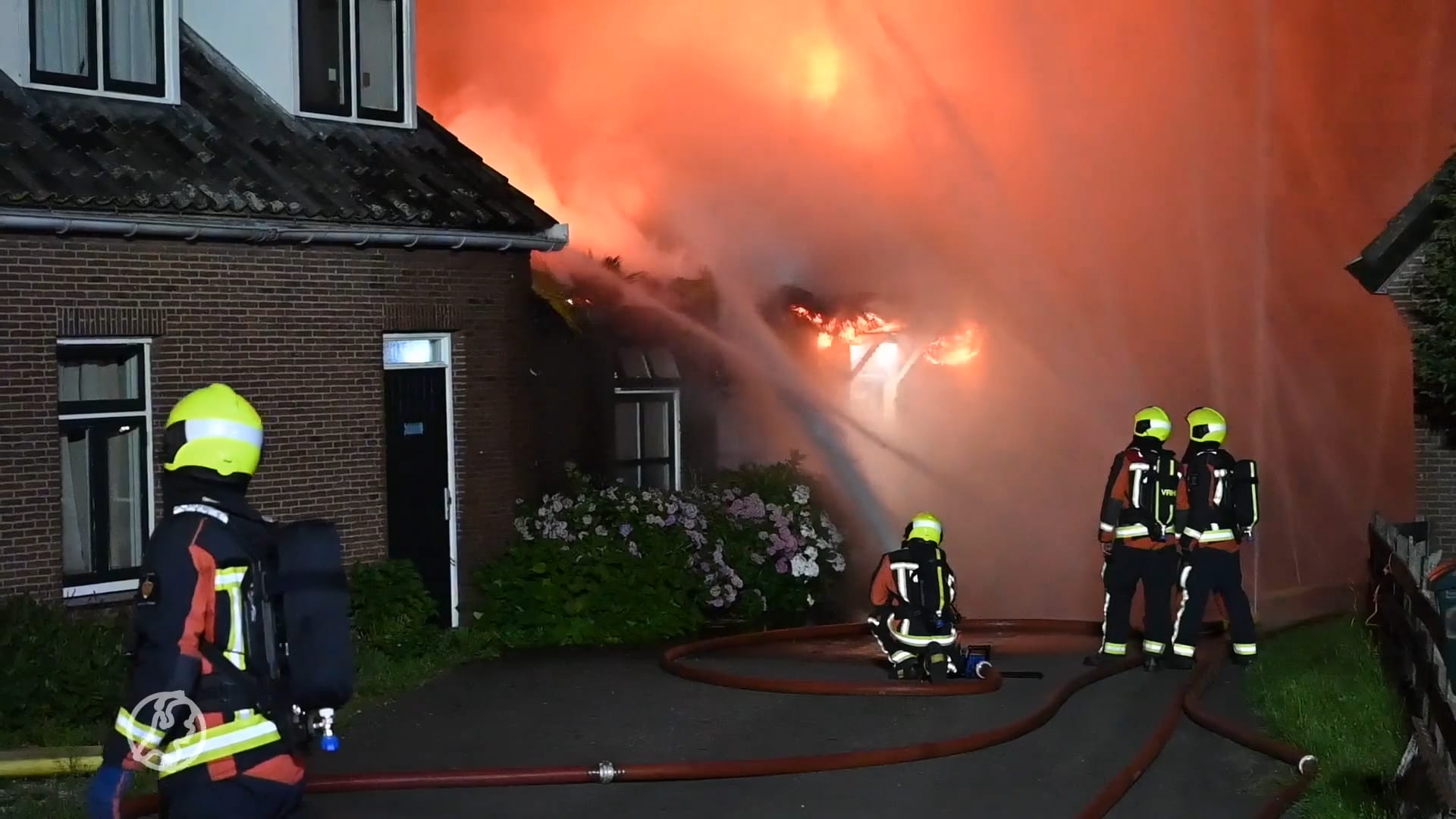 Bewoners zorgboerderij Alphen aan den Rijn geëvacueerd vanwege grote brand