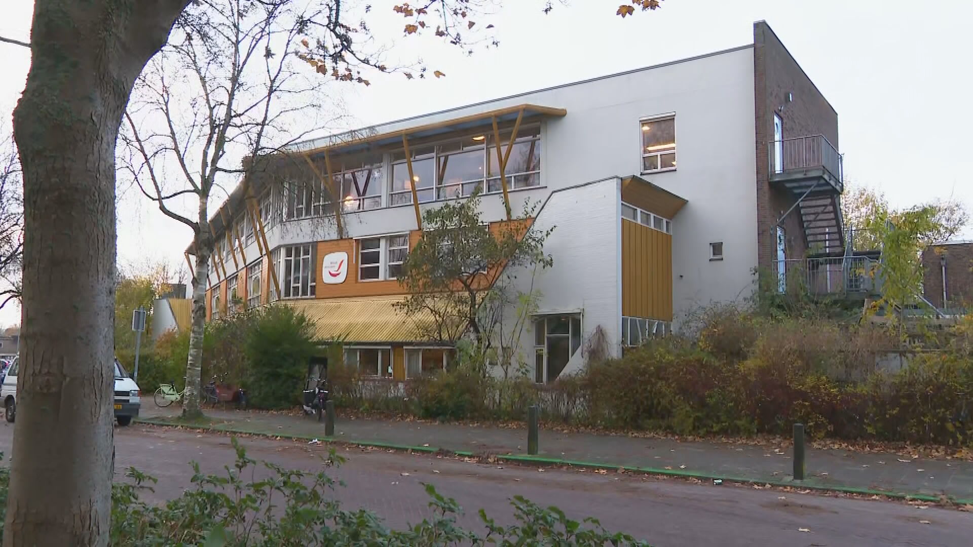 Twee jongeren na taekwondo-les neergestoken op schoolplein Groningen