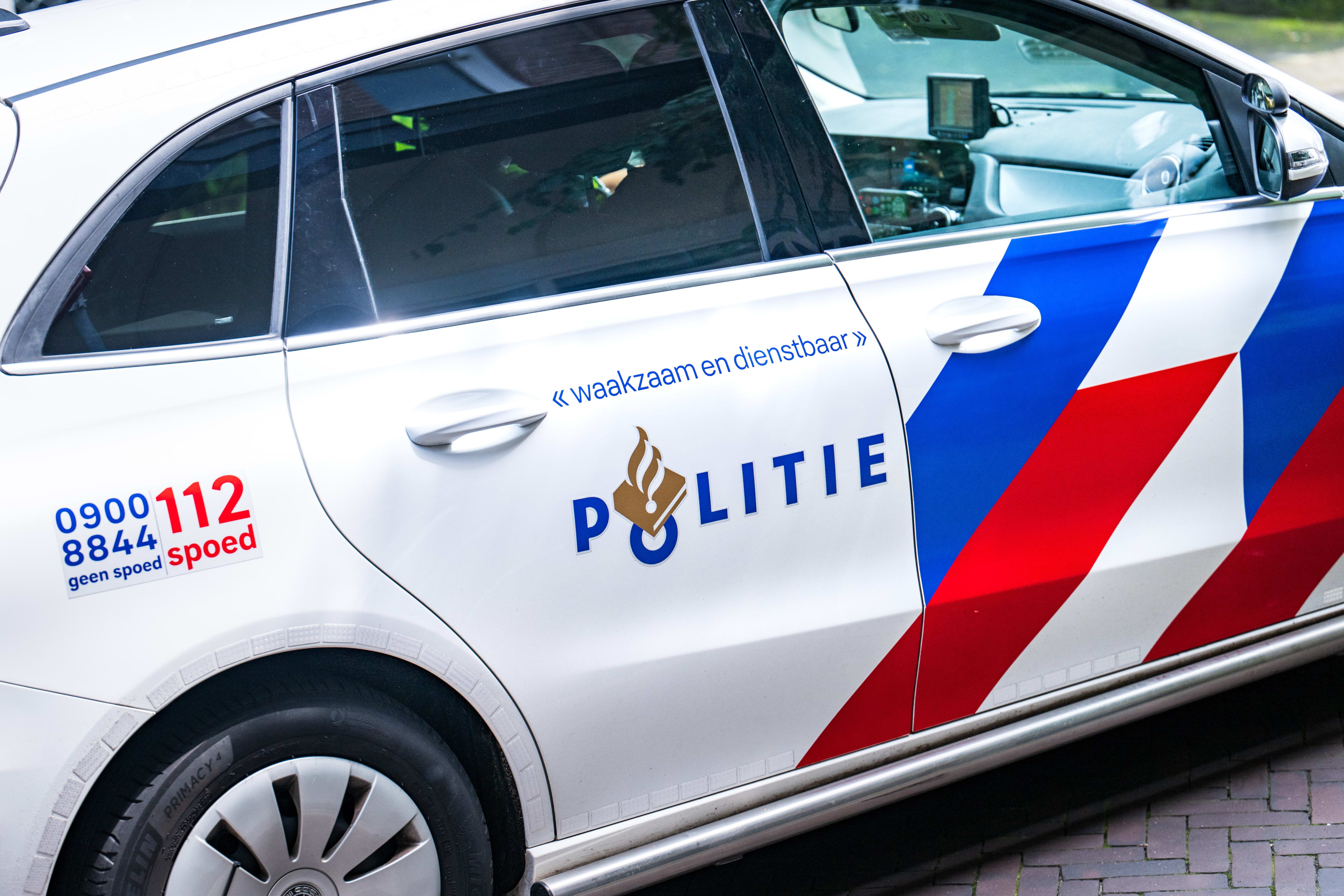 Politie neemt drie auto's van trouwstoet in beslag