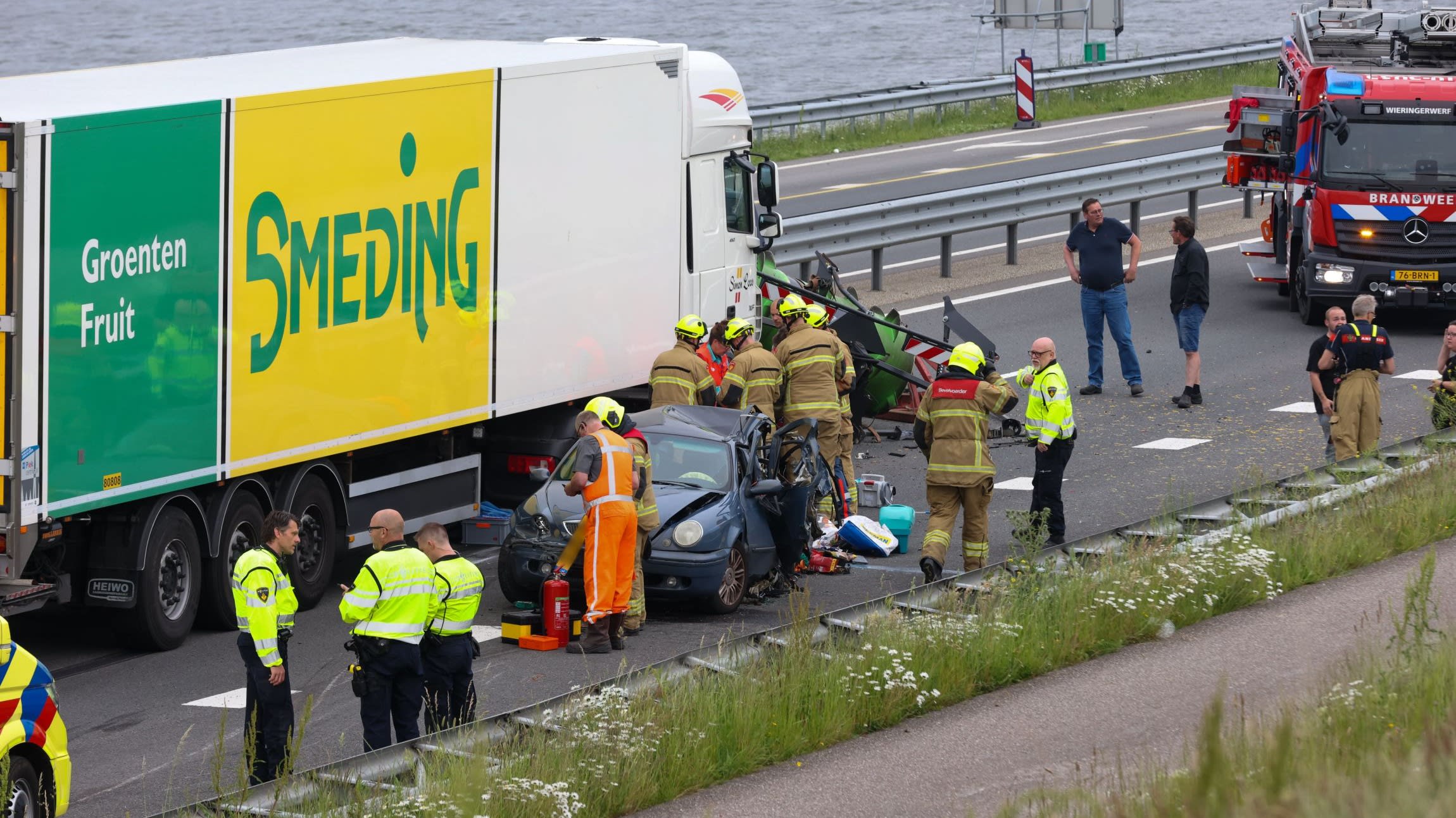 Vier gewonden na ongeluk op Afsluitdijk, bestuurder aangehouden