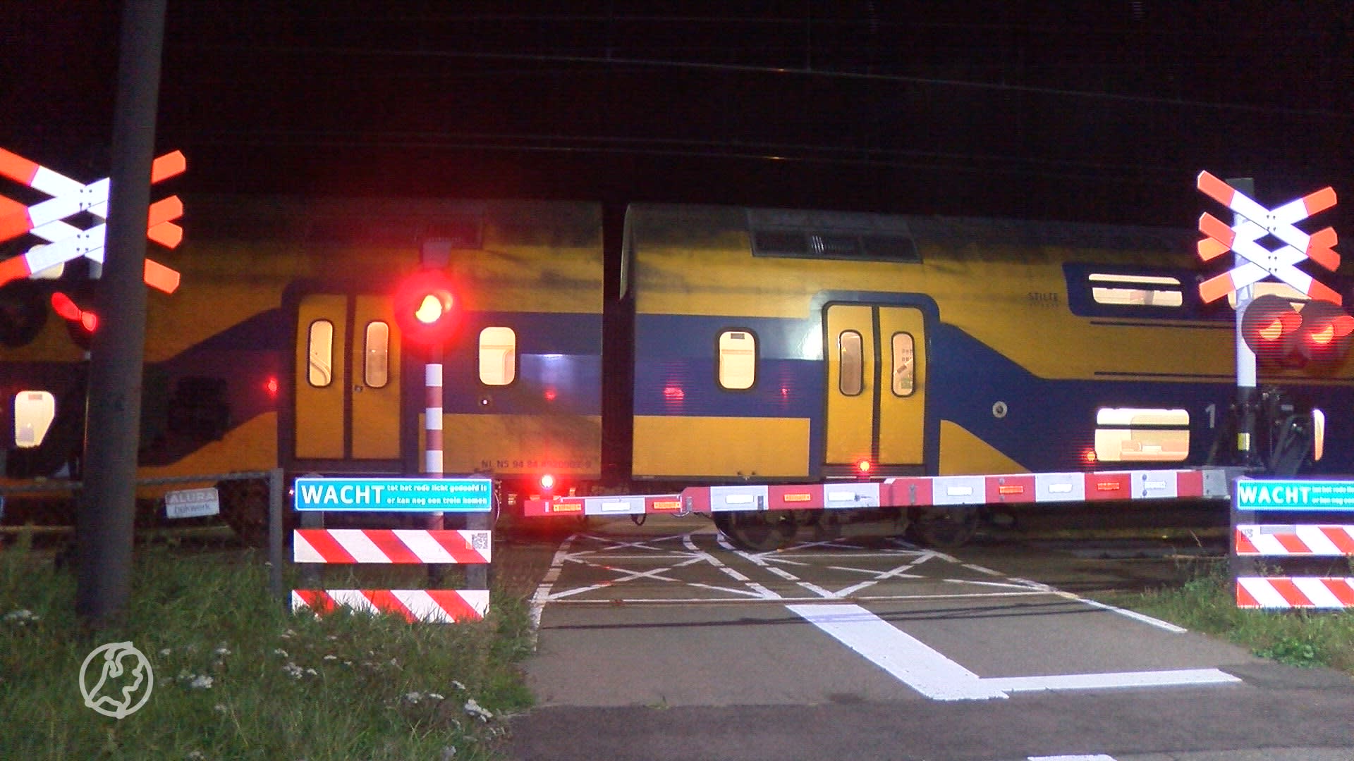 Scooter geschept en meters meegesleurd door trein in Zeeland