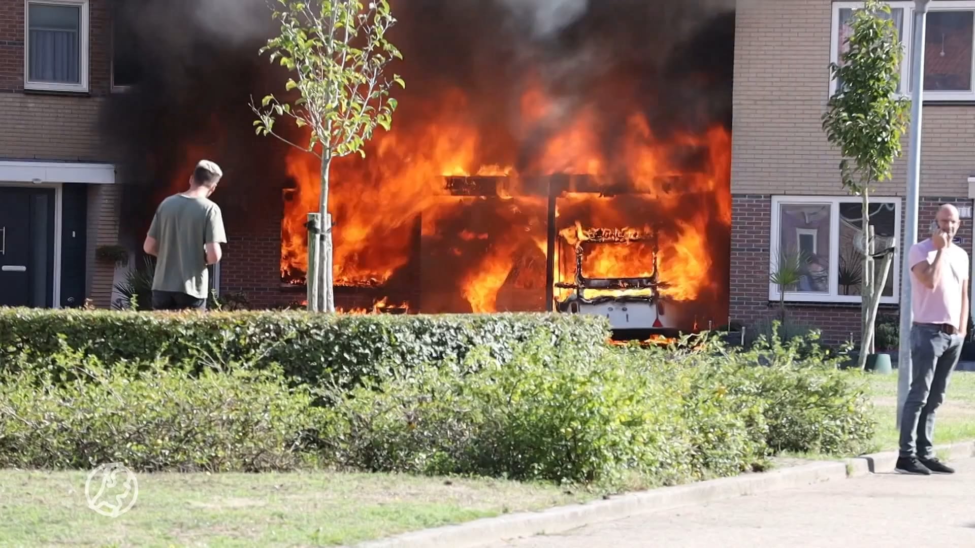 Fikse woningbrand in Uden: weinig over van caravan en auto