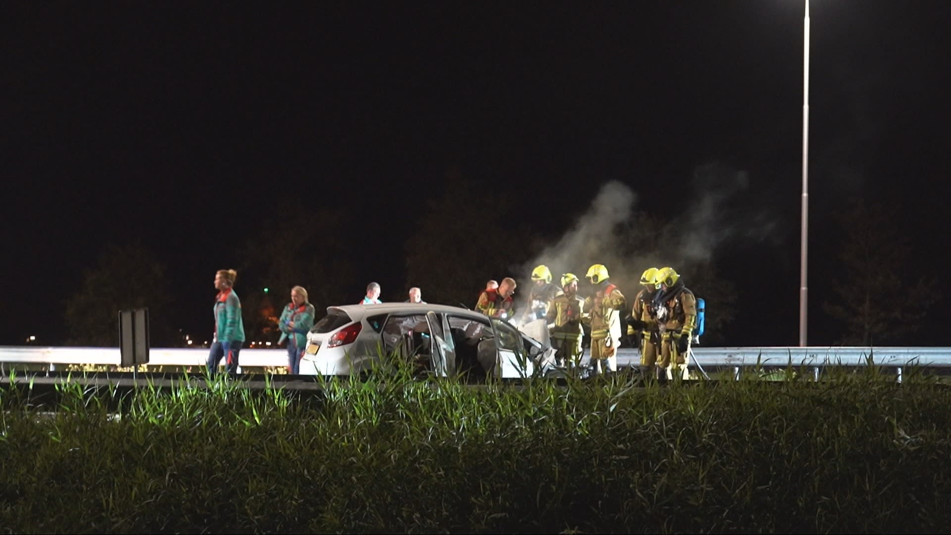 Automobilist (35) overleden na botsing met vrachtwagen op A9