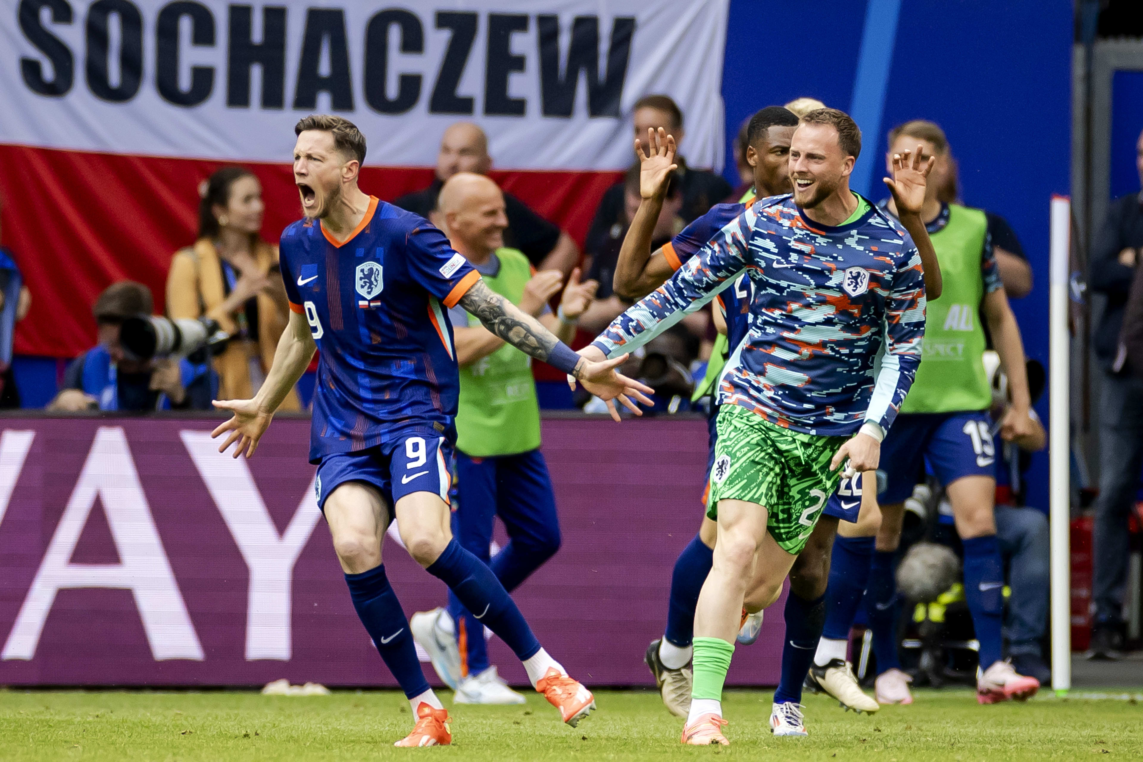 Nederland wint eerste EK-wedstrijd met 2-1 van Polen