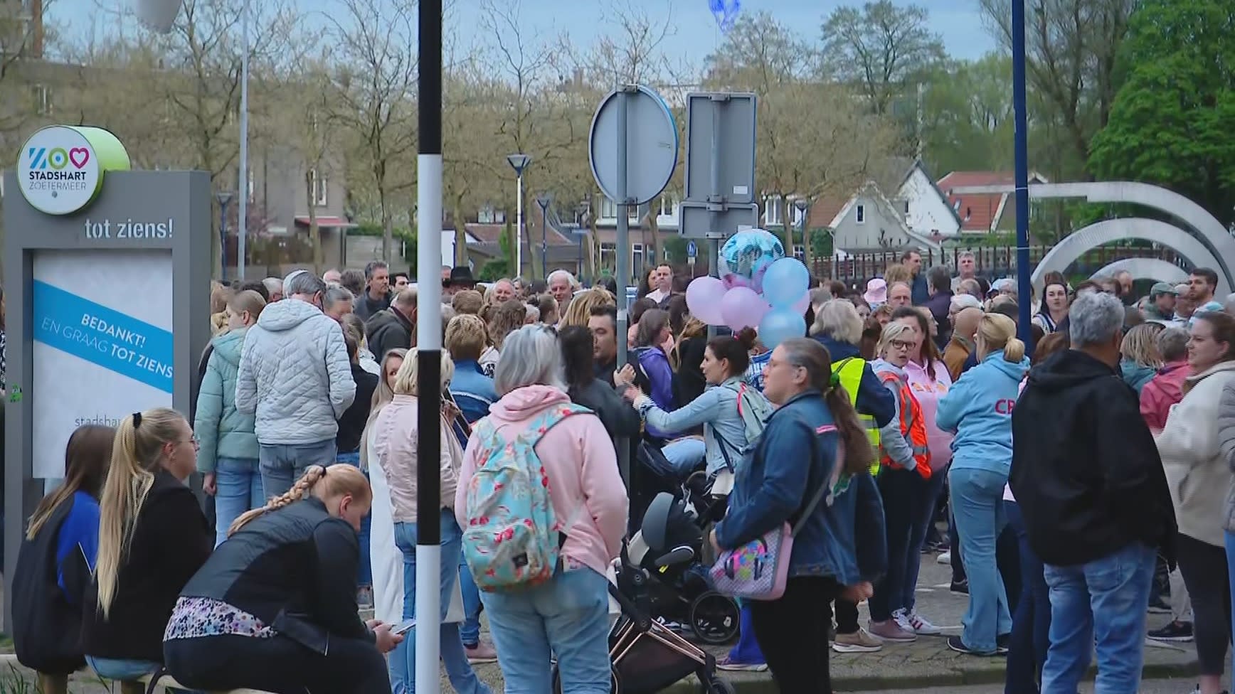 Massaal protest tegen dreigende sluiting verloskundige-afdeling Zoetermeer