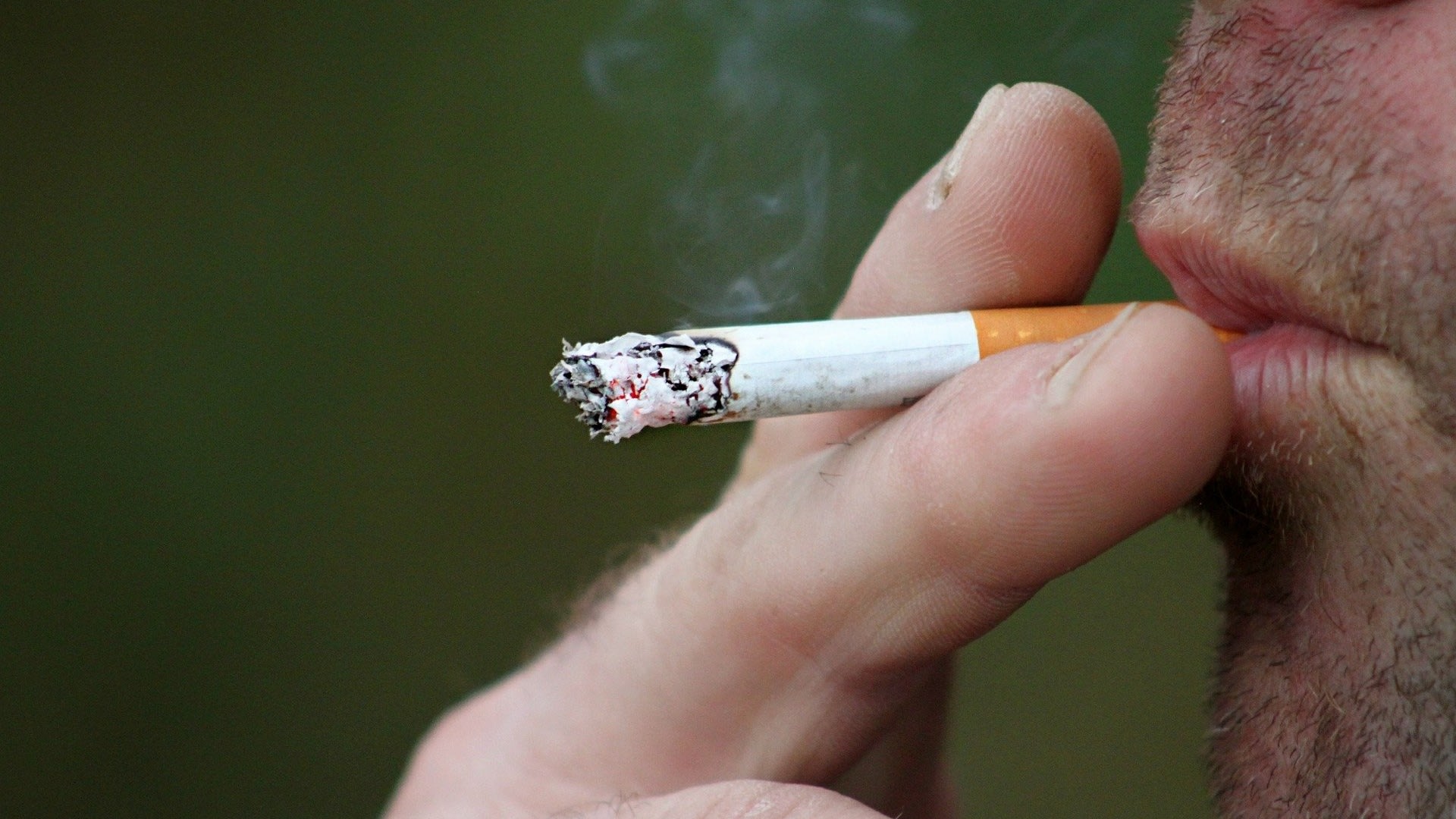 Een op de vier rokers houdt stoppoging geheim uit angst voor falen