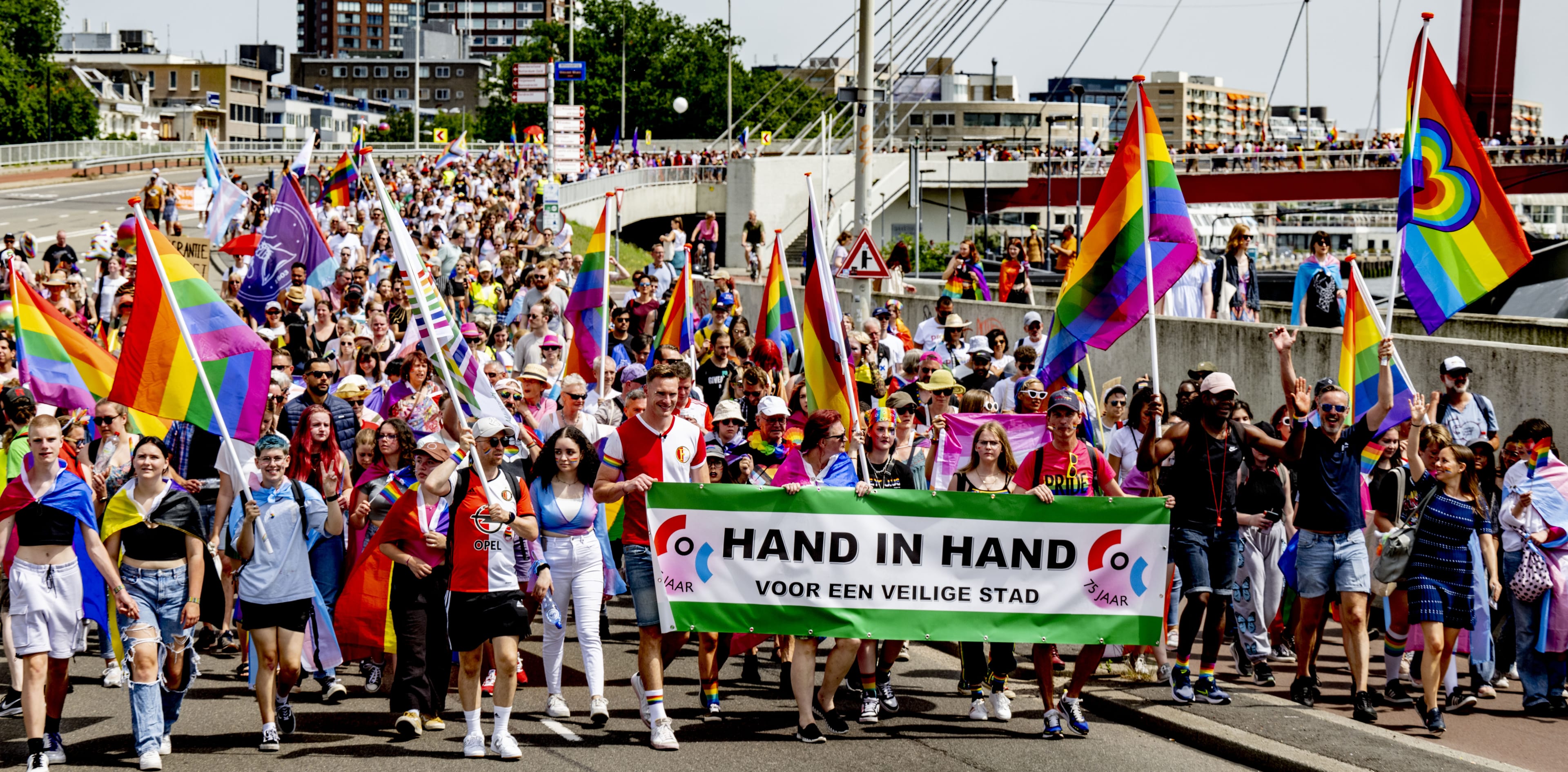 Pride March Rotterdam trekt duizenden deelnemers