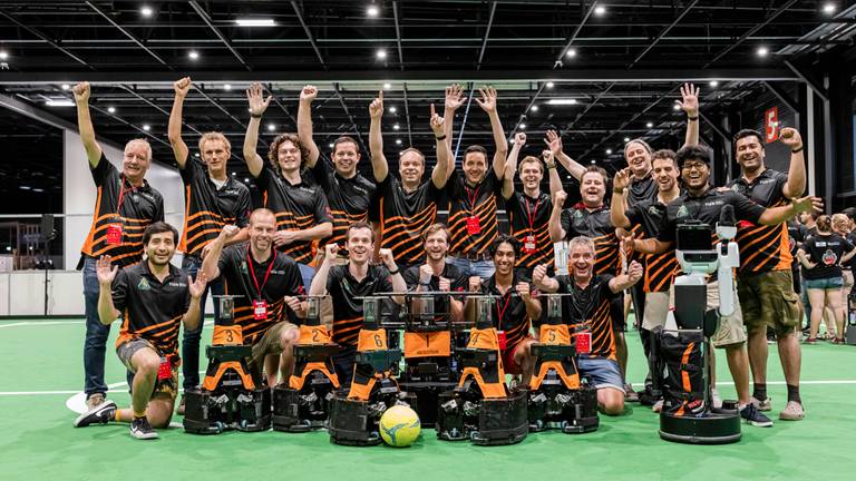 Eindhovense studenten winnen opnieuw WK Robotvoetbal