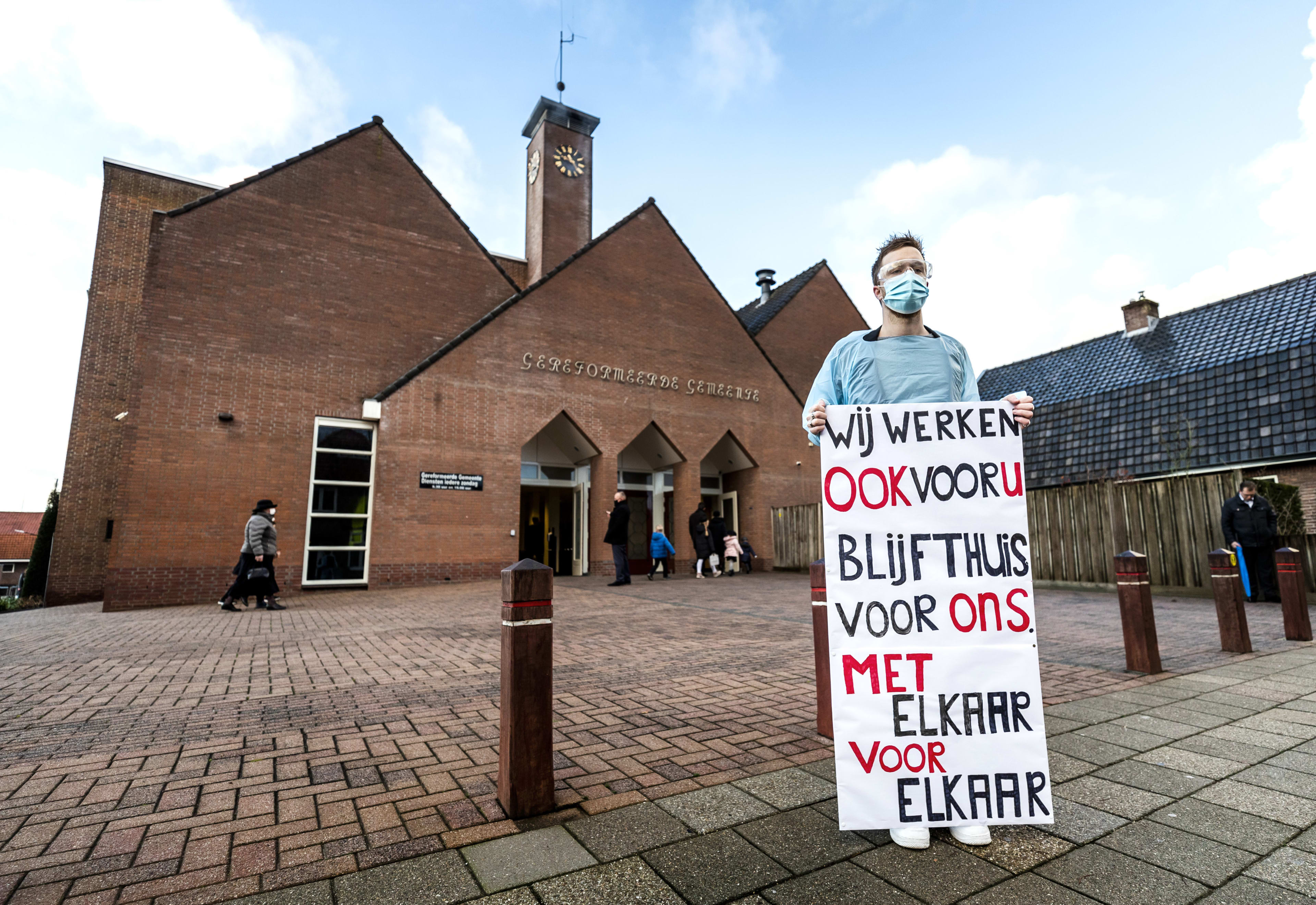 Stil protest van zorgmedewerker Chris (27) bij kerkdienst Barneveld: 'Ik sliep hier slecht van'