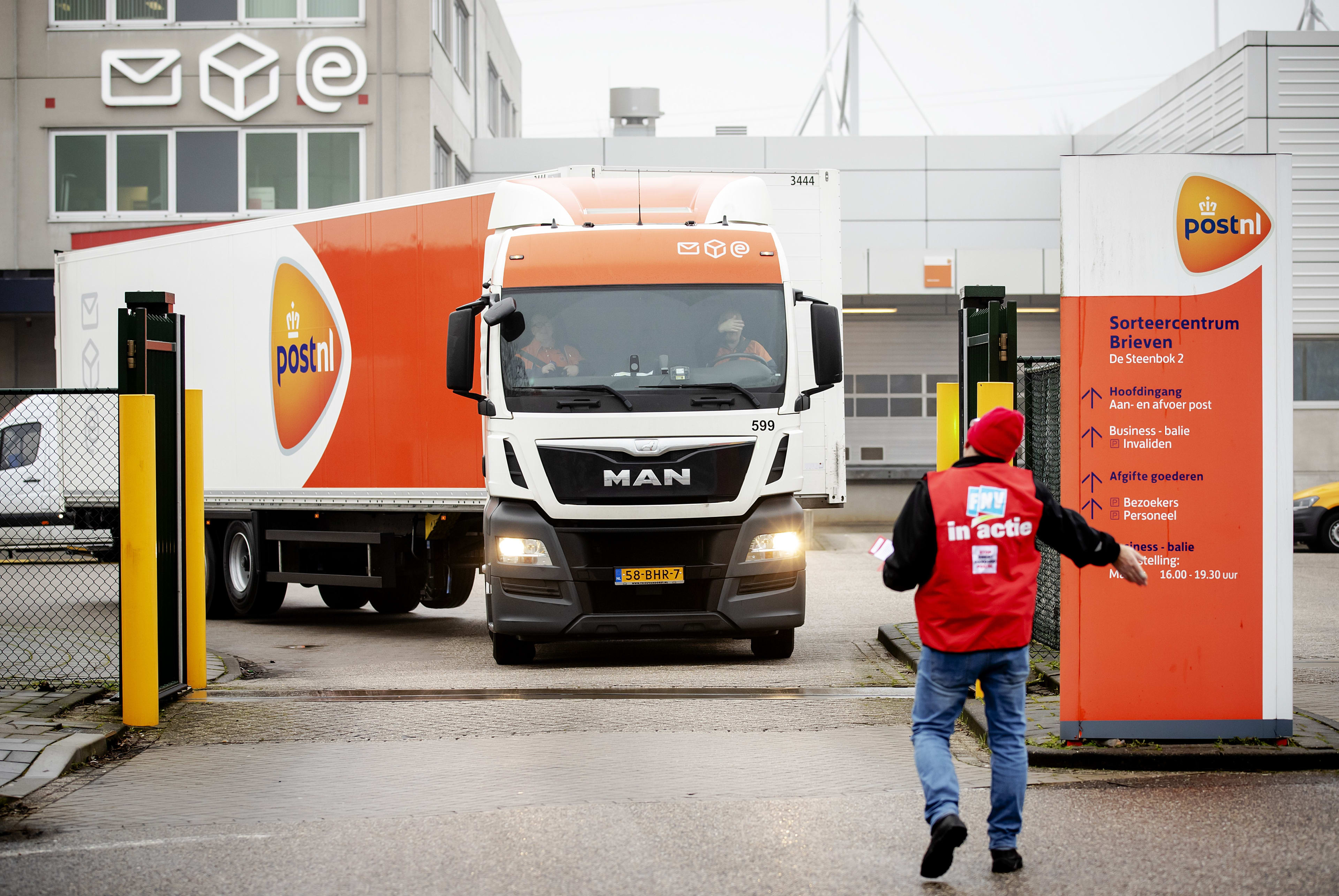 Verwacht je een pakketje? Chauffeurs PostNL leggen vrijdag het werk neer