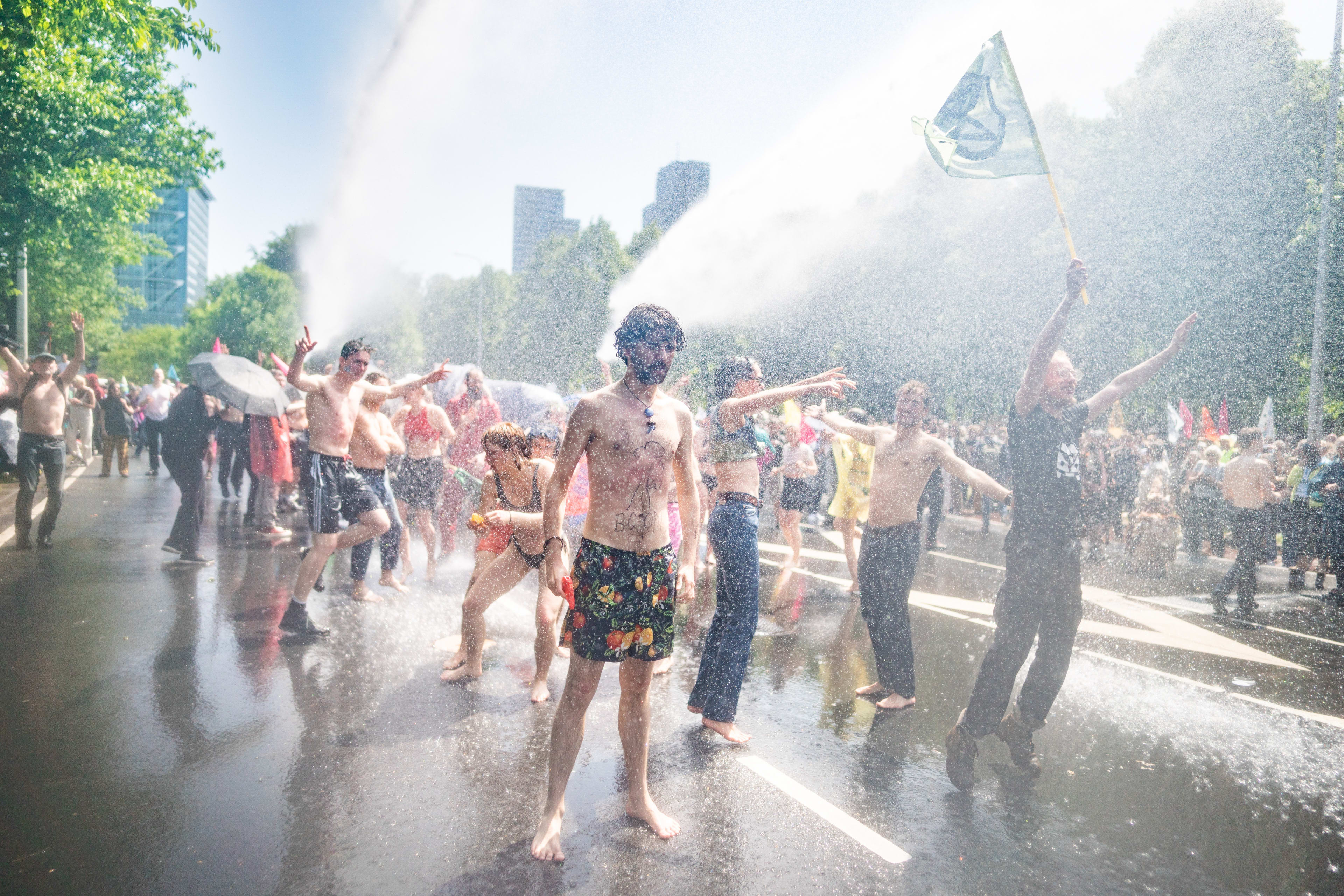 Klimaatdemonstranten wapenen zich tegen hitte: 'Neem water en zonnebrand mee'