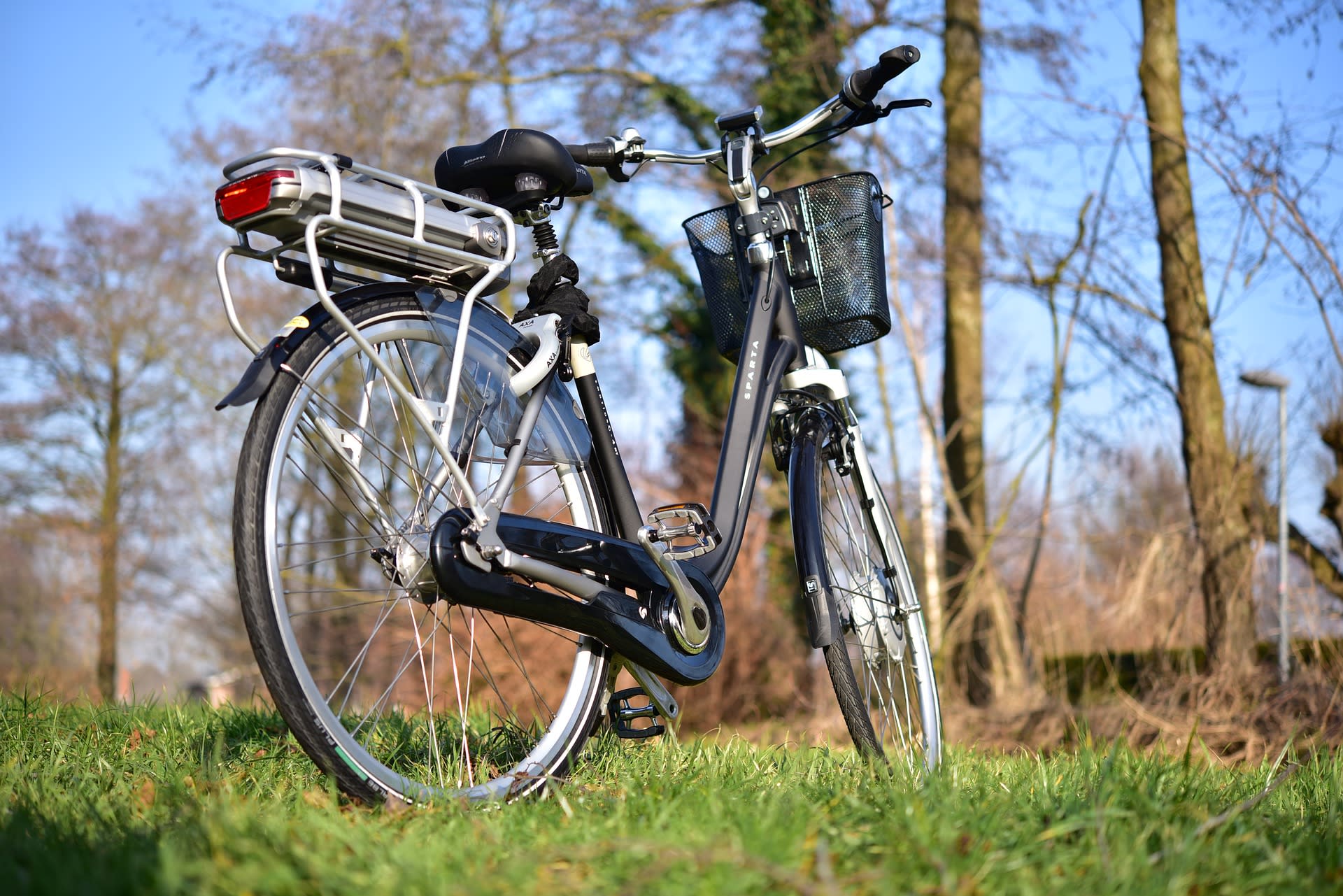 ANWB waarschuwt tijdens hitte: haal accu uit e-bike