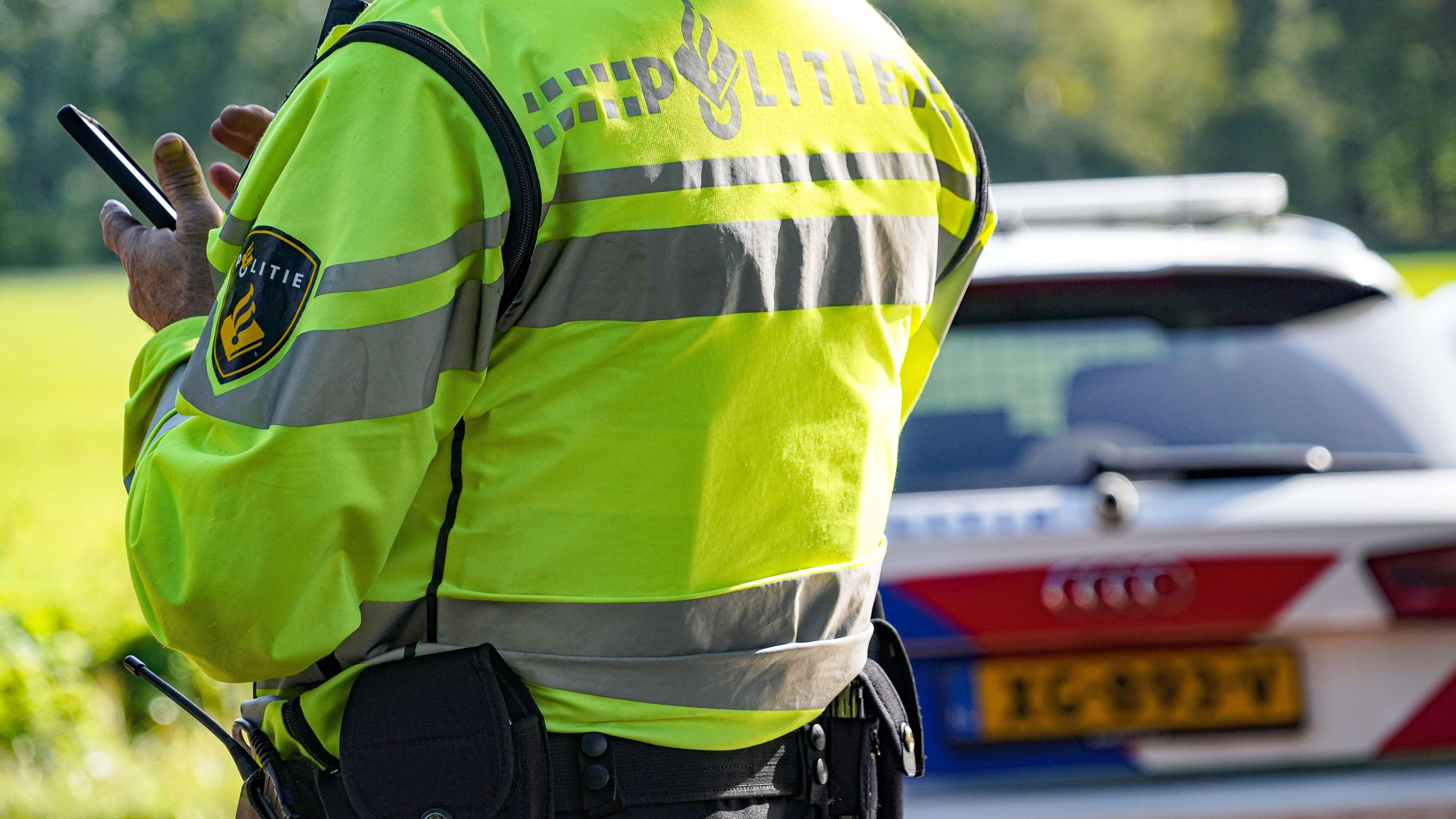 Twee agenten gewond door belaging bij school in Voorburg