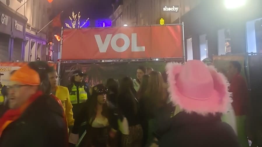 Het is druk met carnaval: 'Het is vol, kom morgen' 