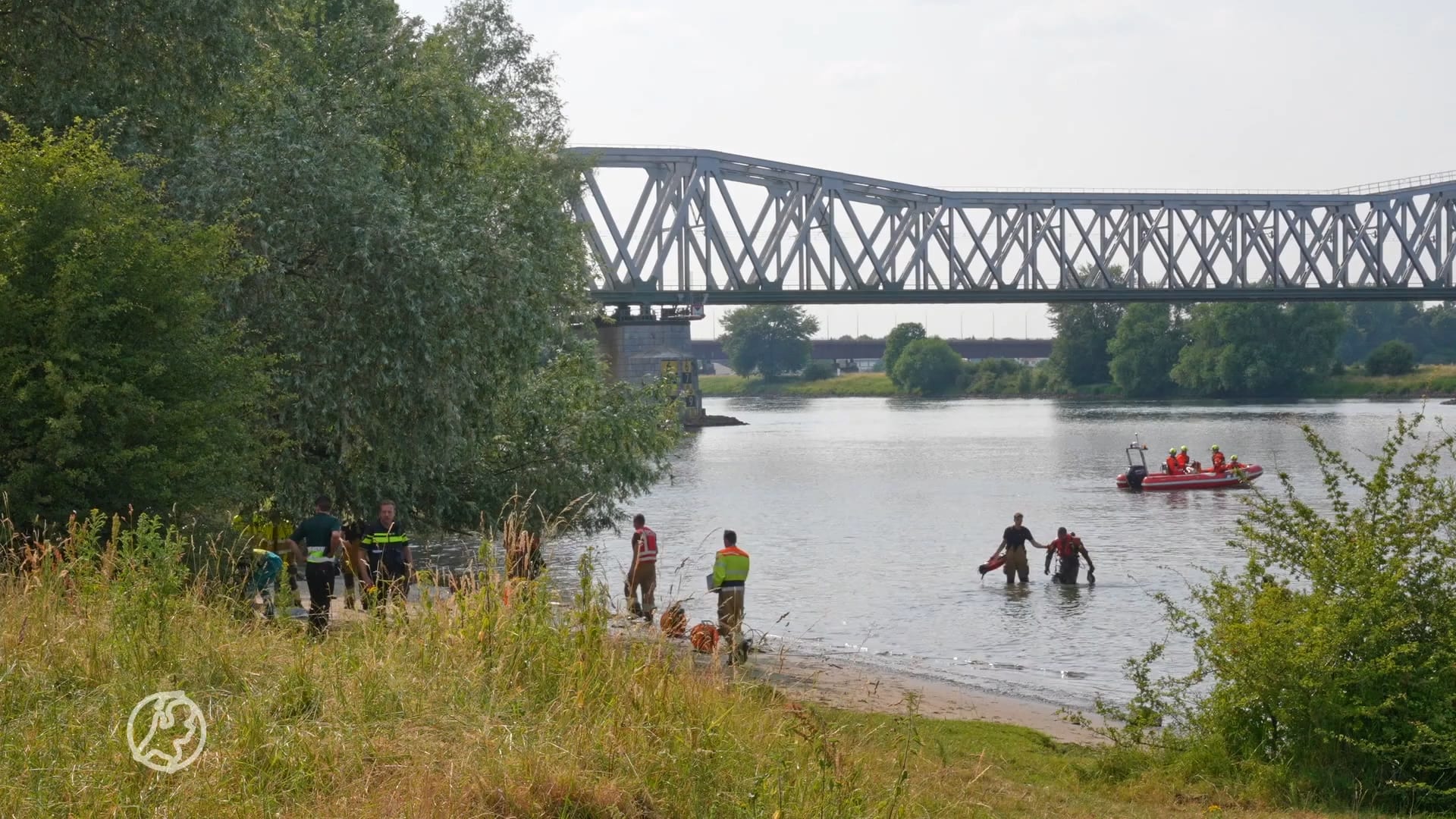 Man (49) probeert zijn hond te redden uit het water en verdrinkt in Den Bosch