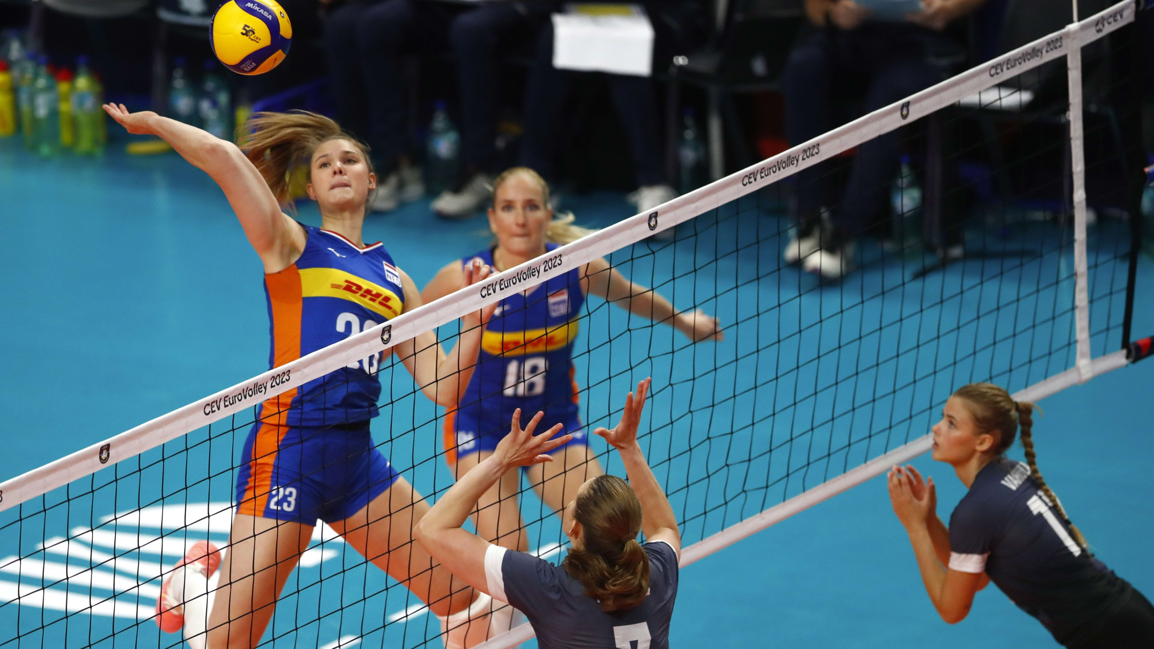 Nederlandse volleybalsters nog altijd ongeslagen op EK