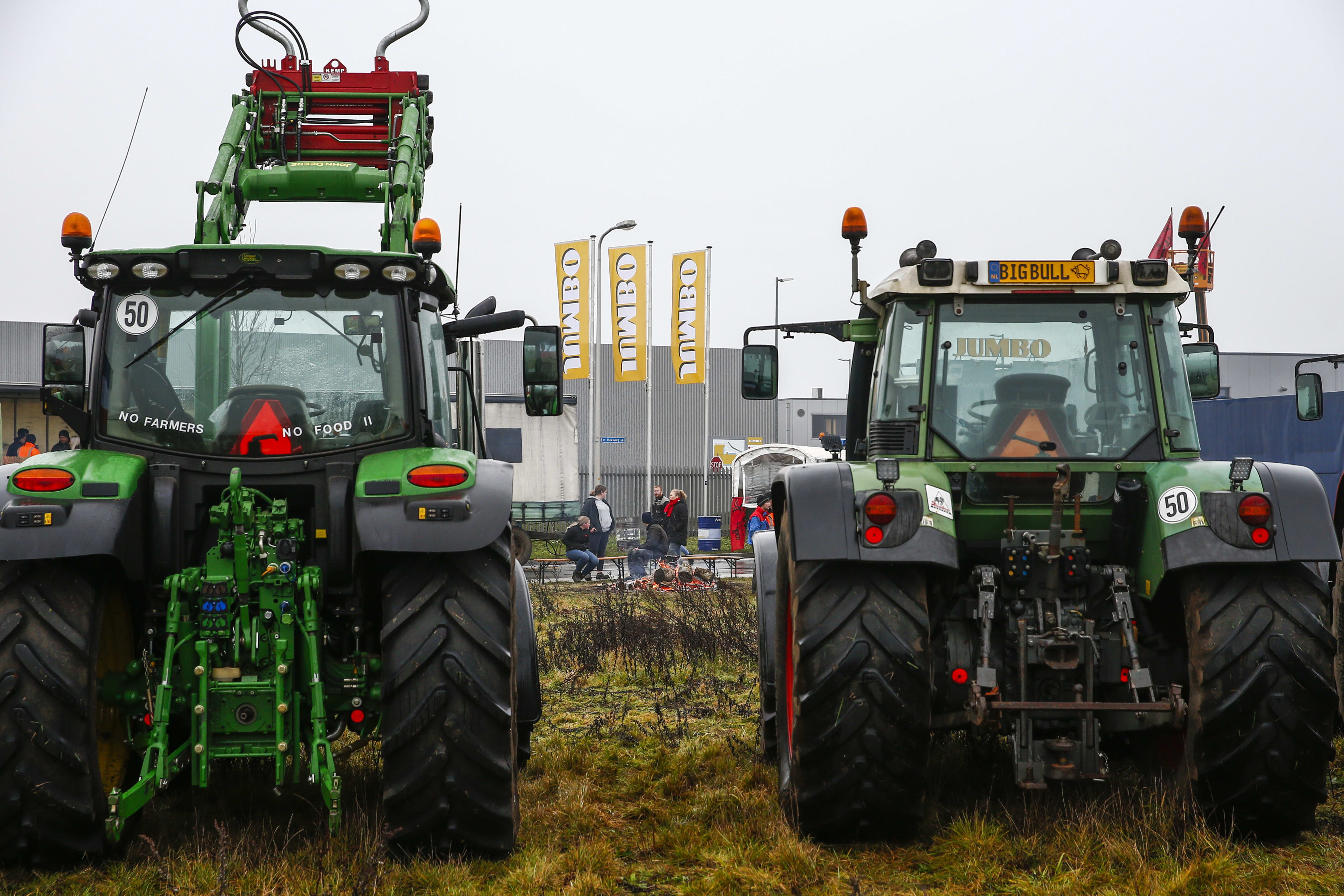 Boeren willen vanaf maandag het hele land platleggen: 'Nederland dicht'