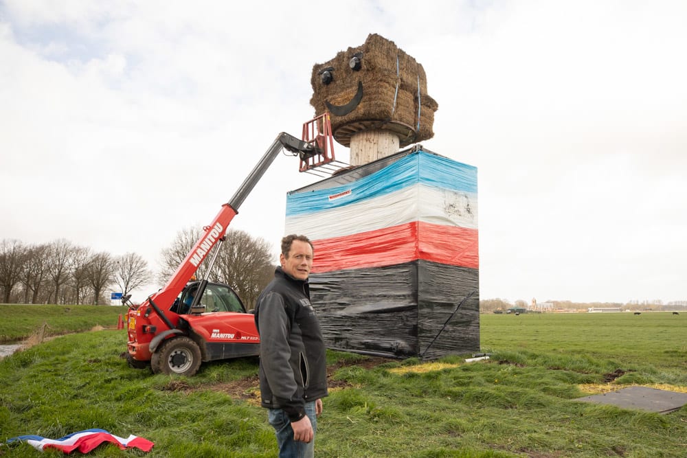 Boegbeeld boerenprotest langs A1 weggehaald