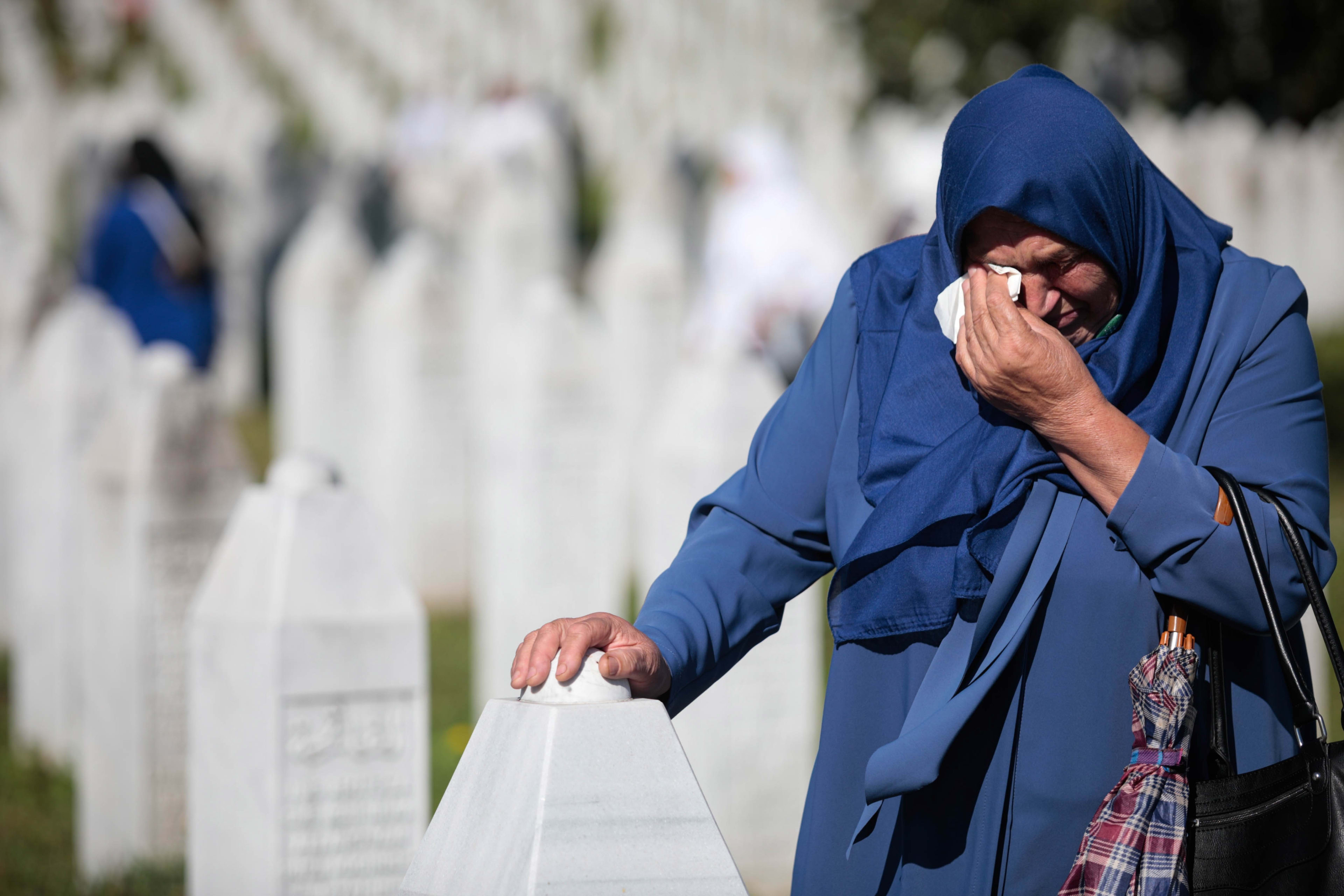 Nederland biedt 'diepste excuses' aan voor genocide Srebrenica