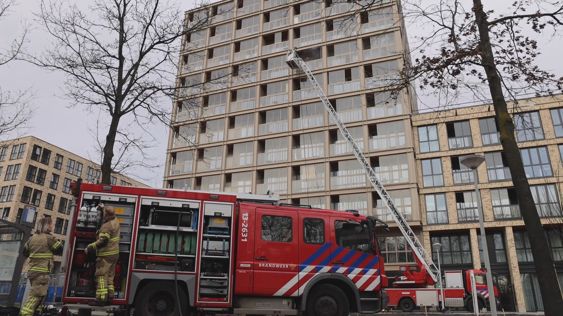 Drie gewonden bij brand in flatgebouw Amsterdam