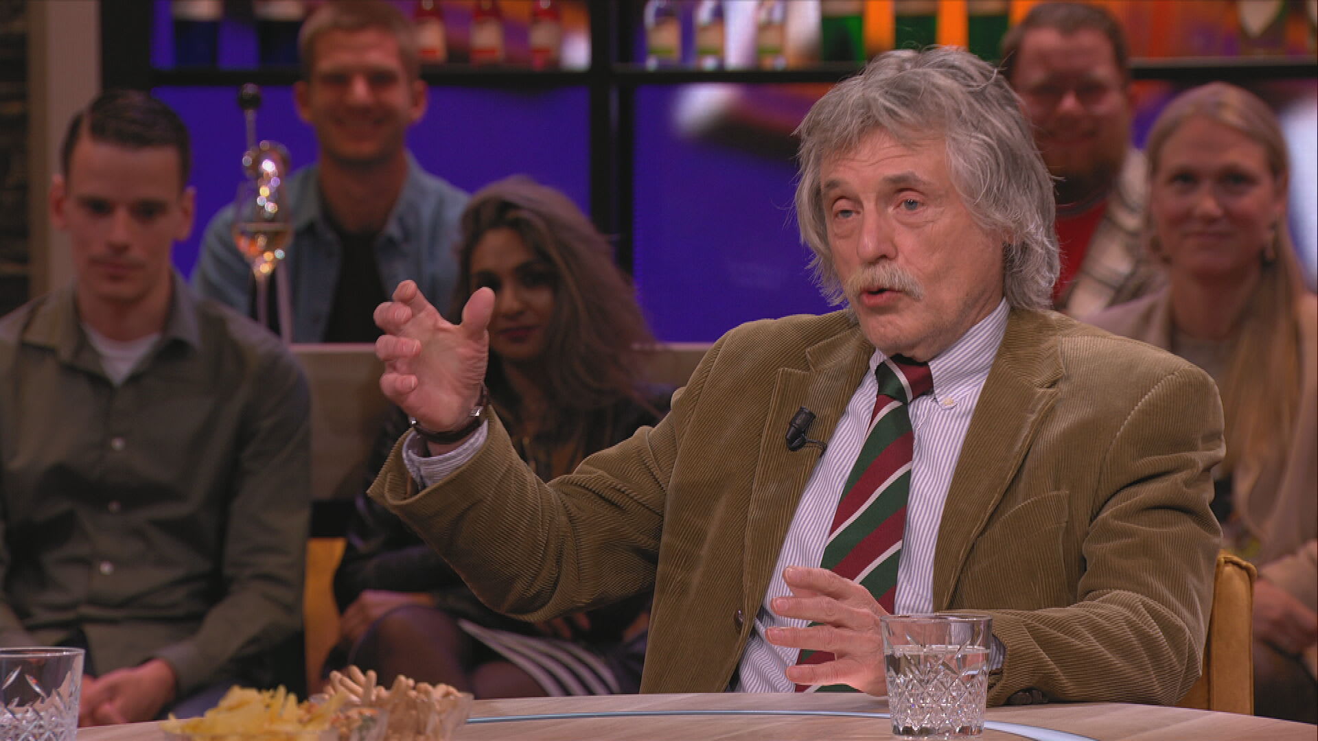 Johan Derksen verloor veel vrienden door kaarsincident: 'Leuk is anders'